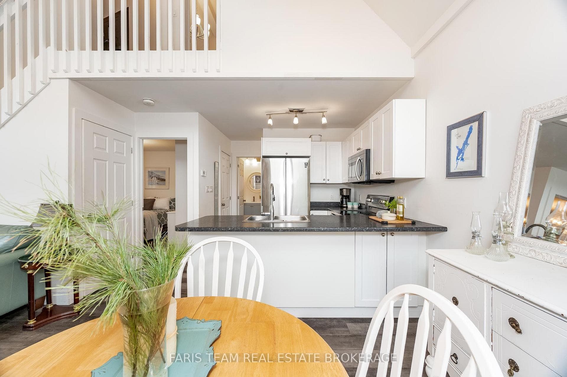 1036 Beverley Lane photo 10