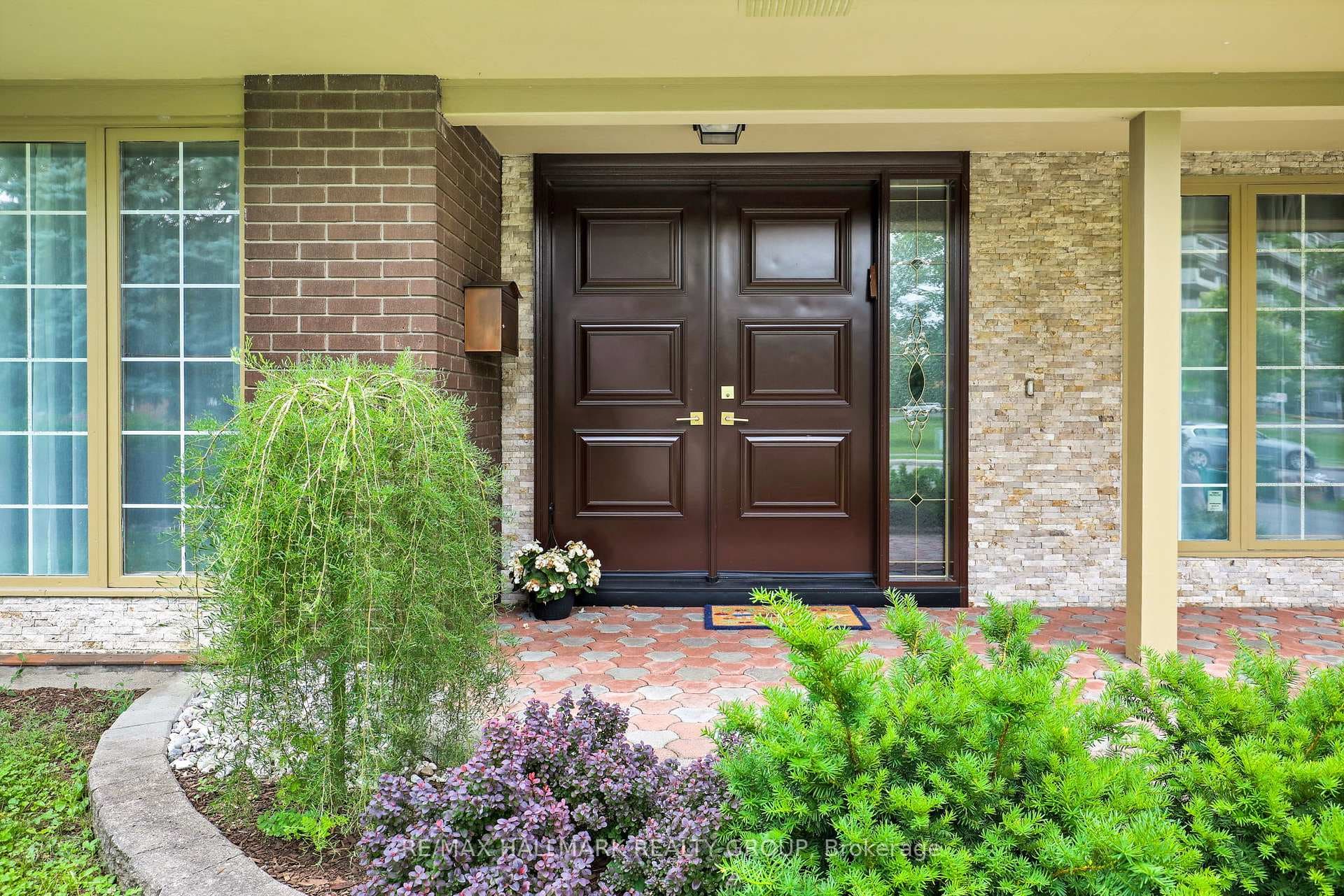 1712 Playfair Drive photo 4