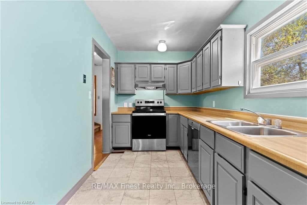 305 PALACE Road photo 11