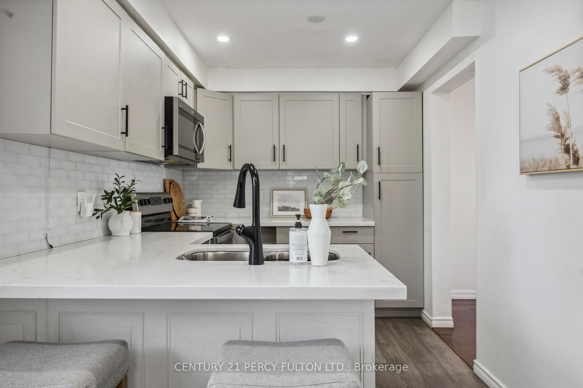112 Wright Crescent photo 8