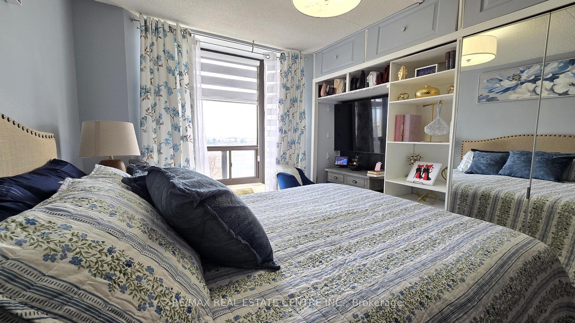 1540 Pickering Parkway Unit 609 photo 24