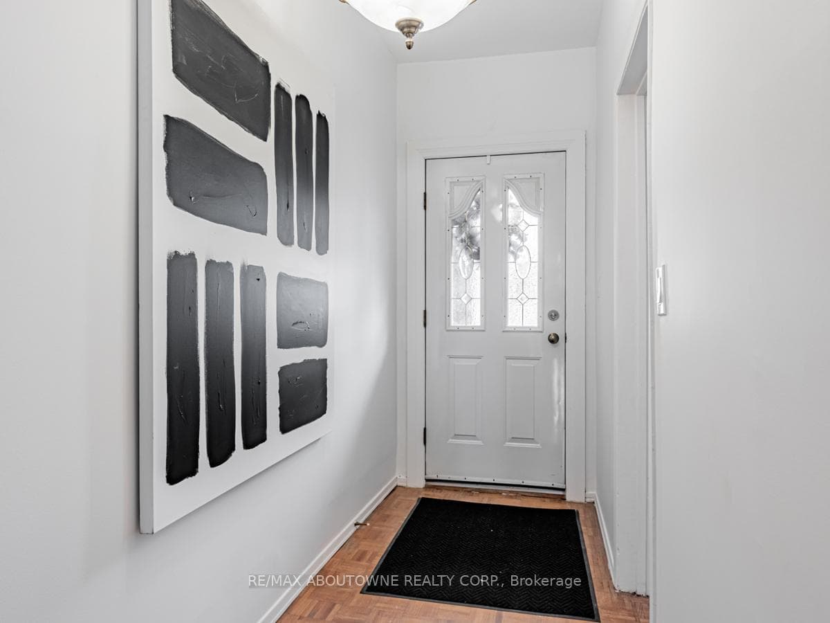 169 Lappin Avenue photo 4