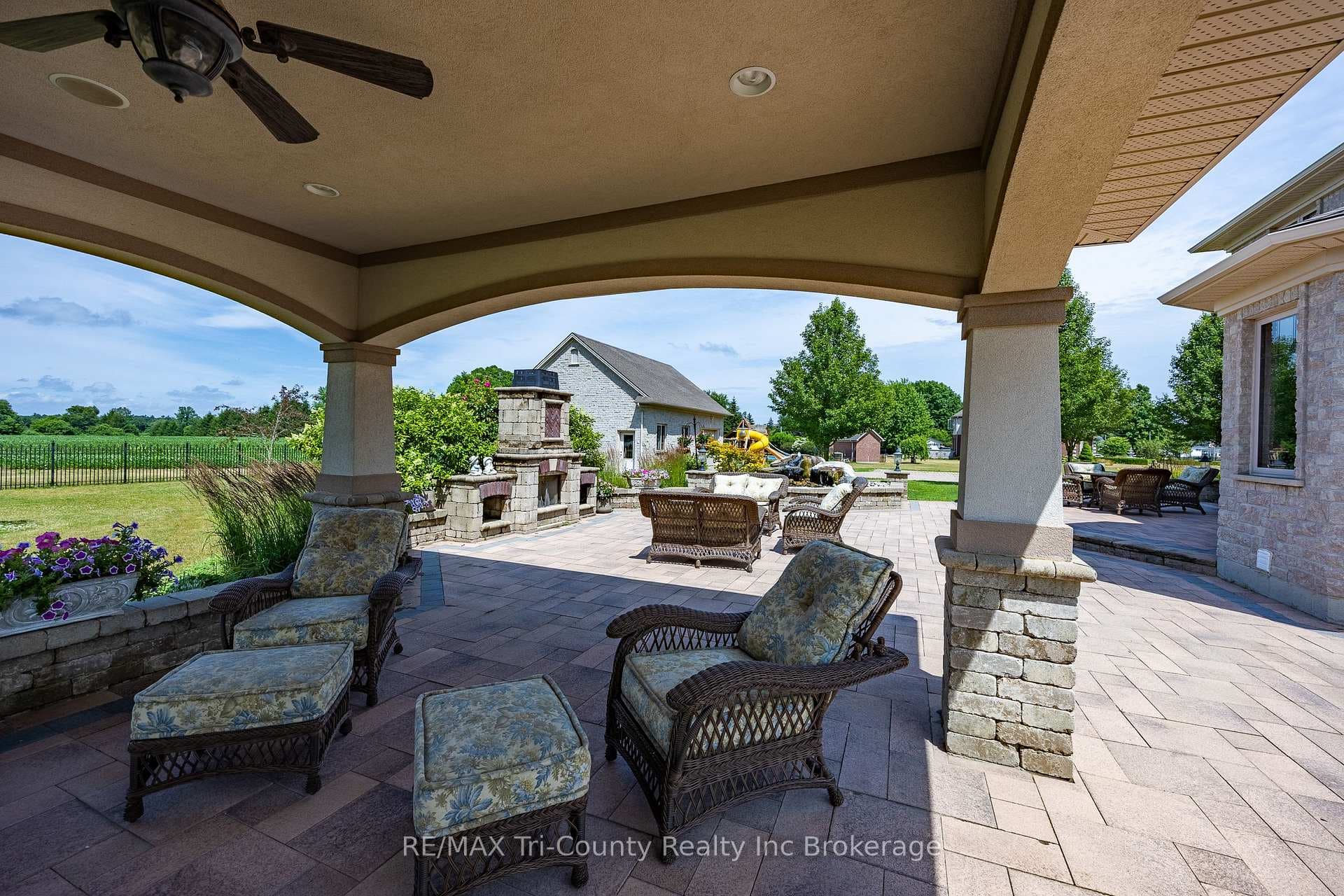 Covered Gazebo/Outdoor Kitchen/Lounge