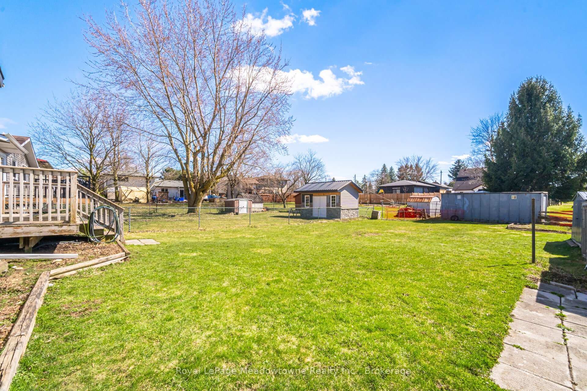 680 Raglan Street photo 37