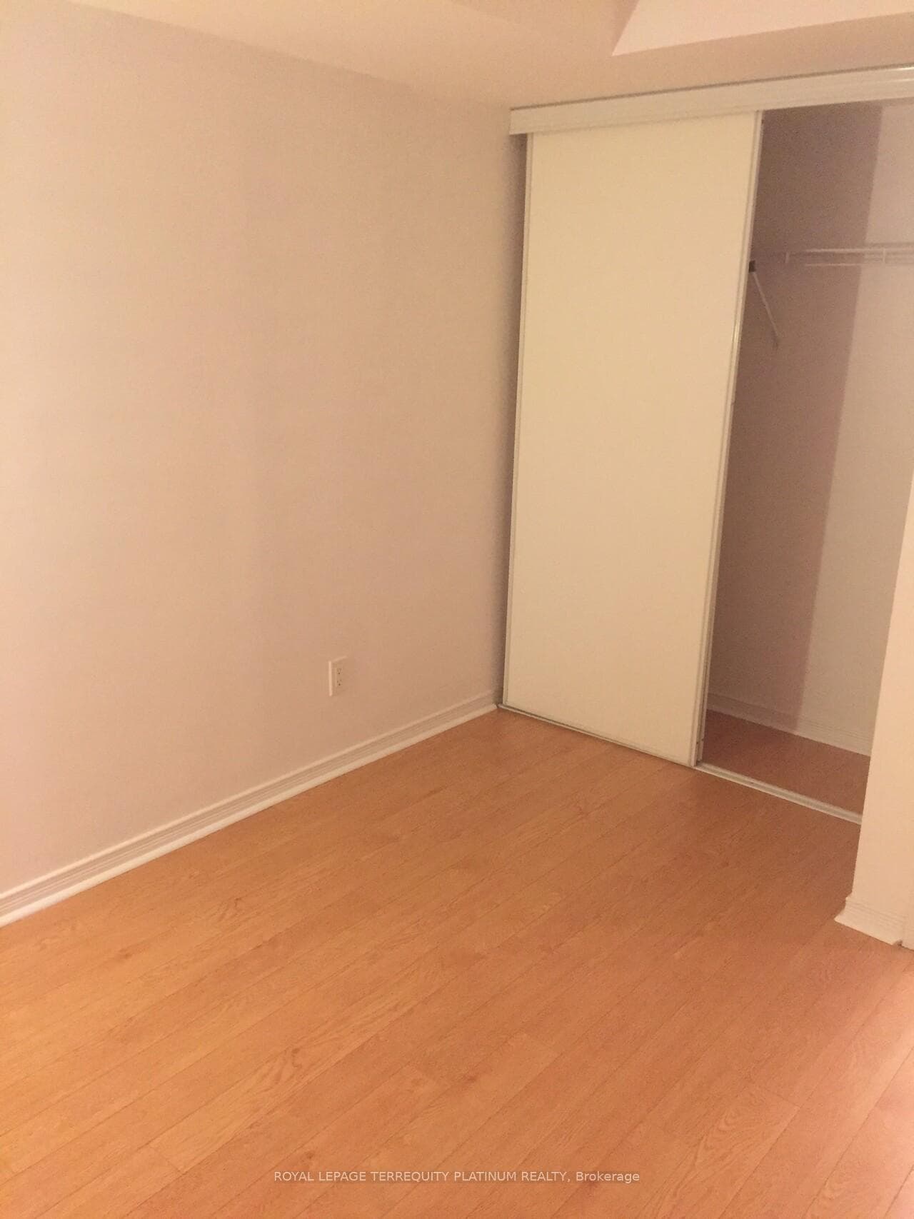28 Harrison Garden Boulevard Unit 1812 photo 12