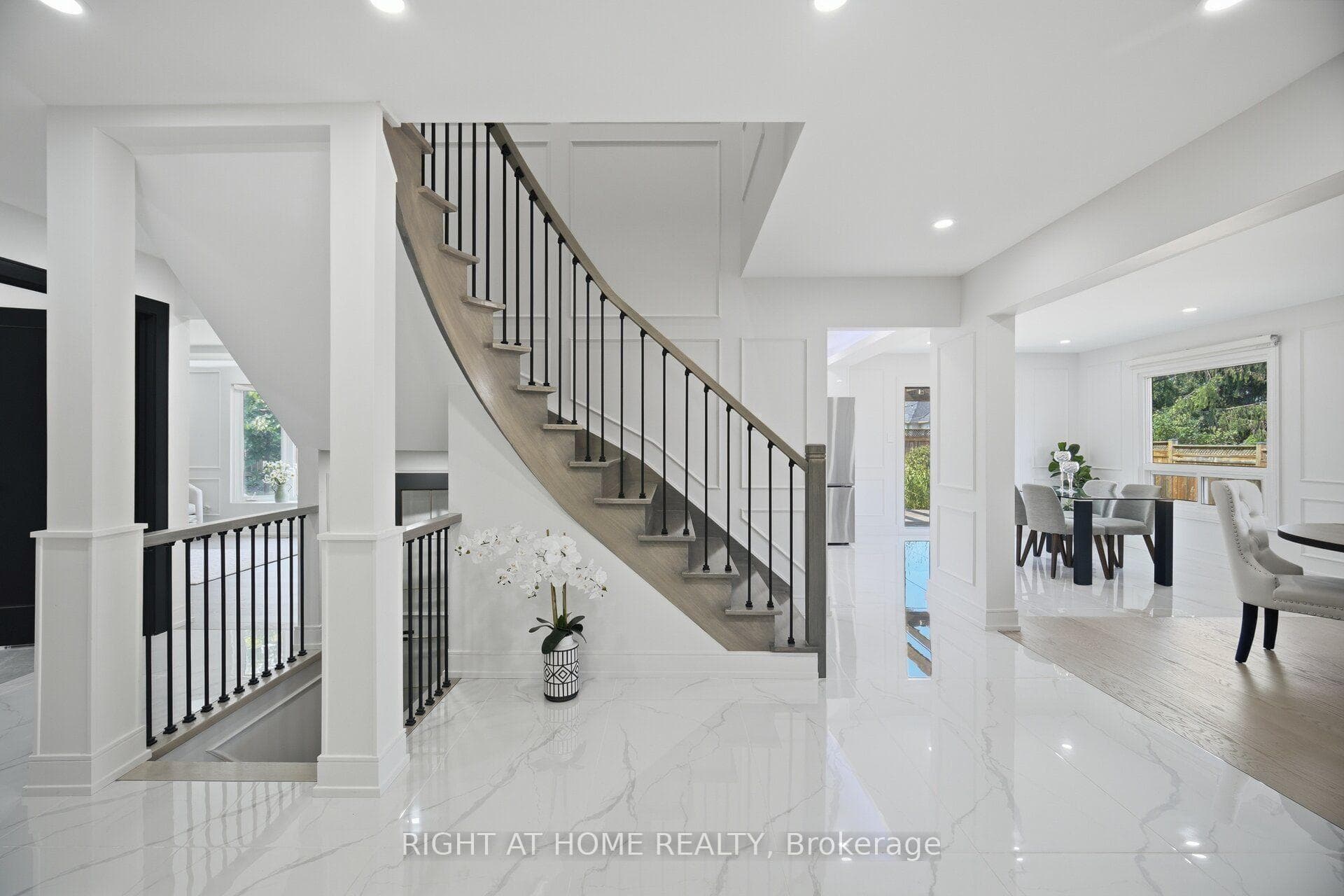 4 Simmons Crescent photo 5