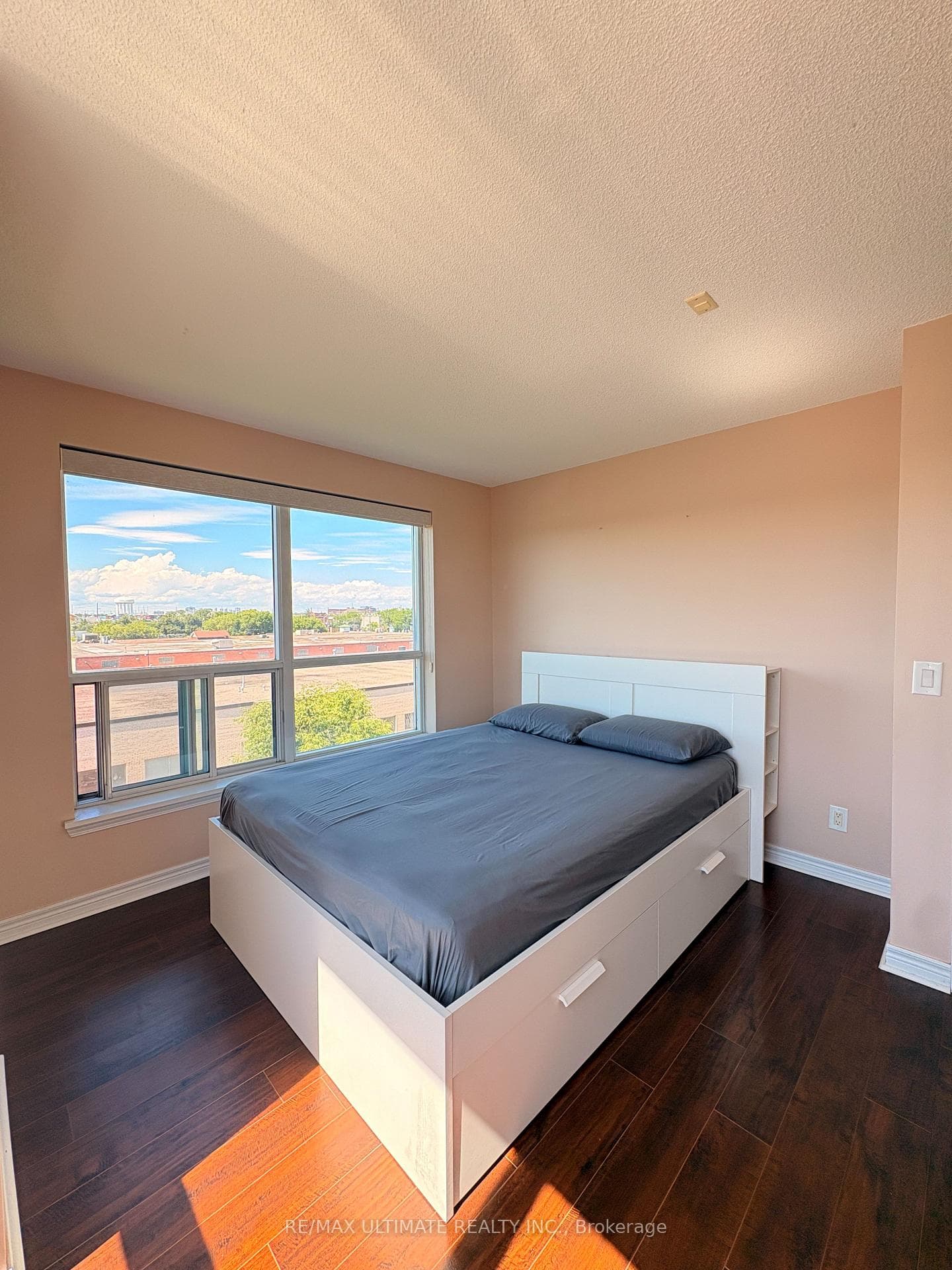 60 Fairfax Crescent Unit 425 photo 12