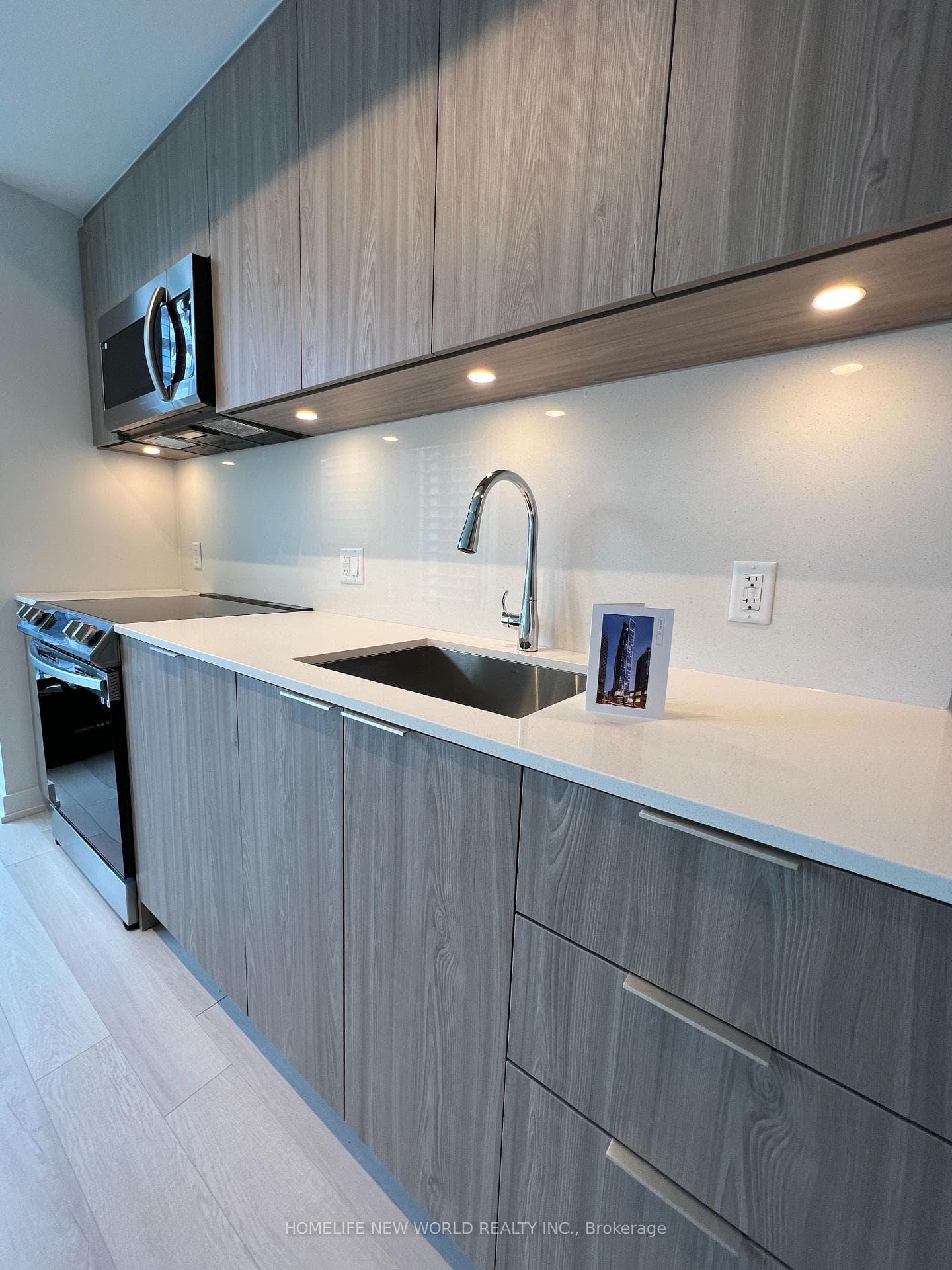357 King Street Unit 3207 photo 7