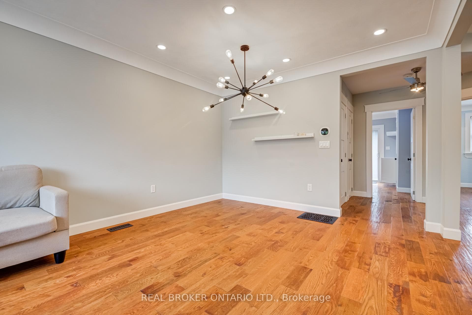 186 Jeffery Avenue Unit Upper photo 10