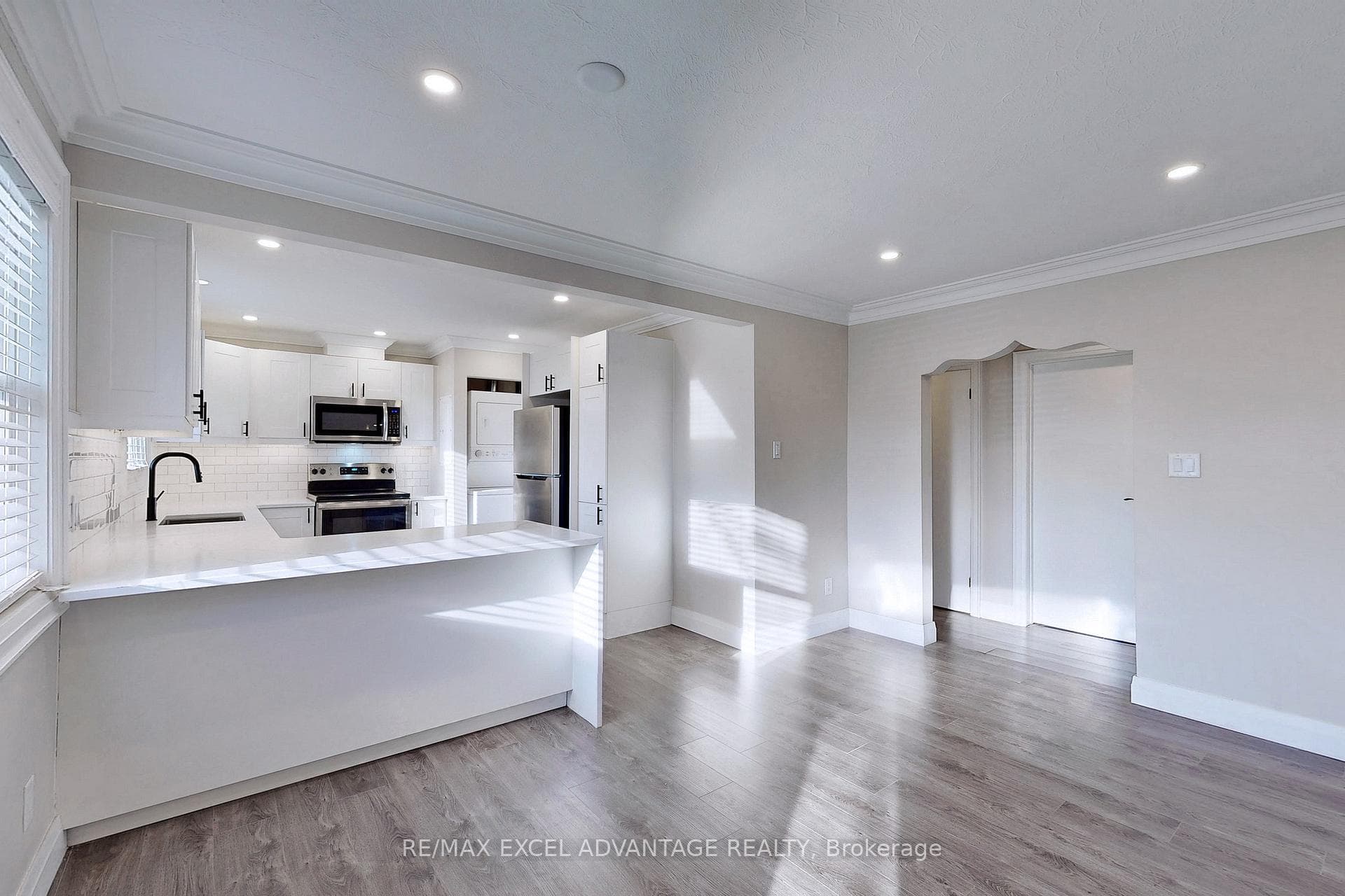 558 Adelaide Avenue Unit Main photo 6