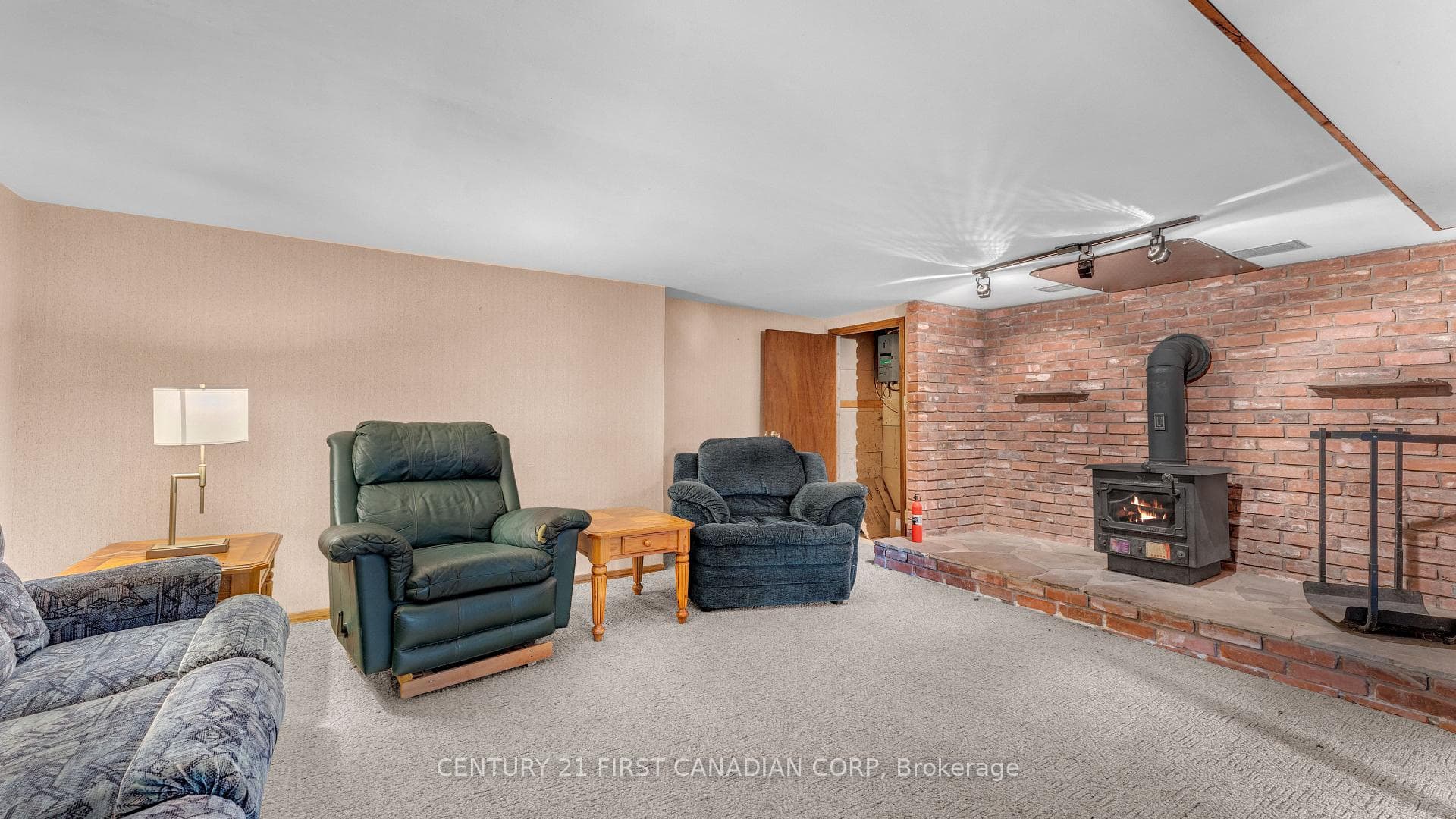 8371 Longwoods Road photo 14