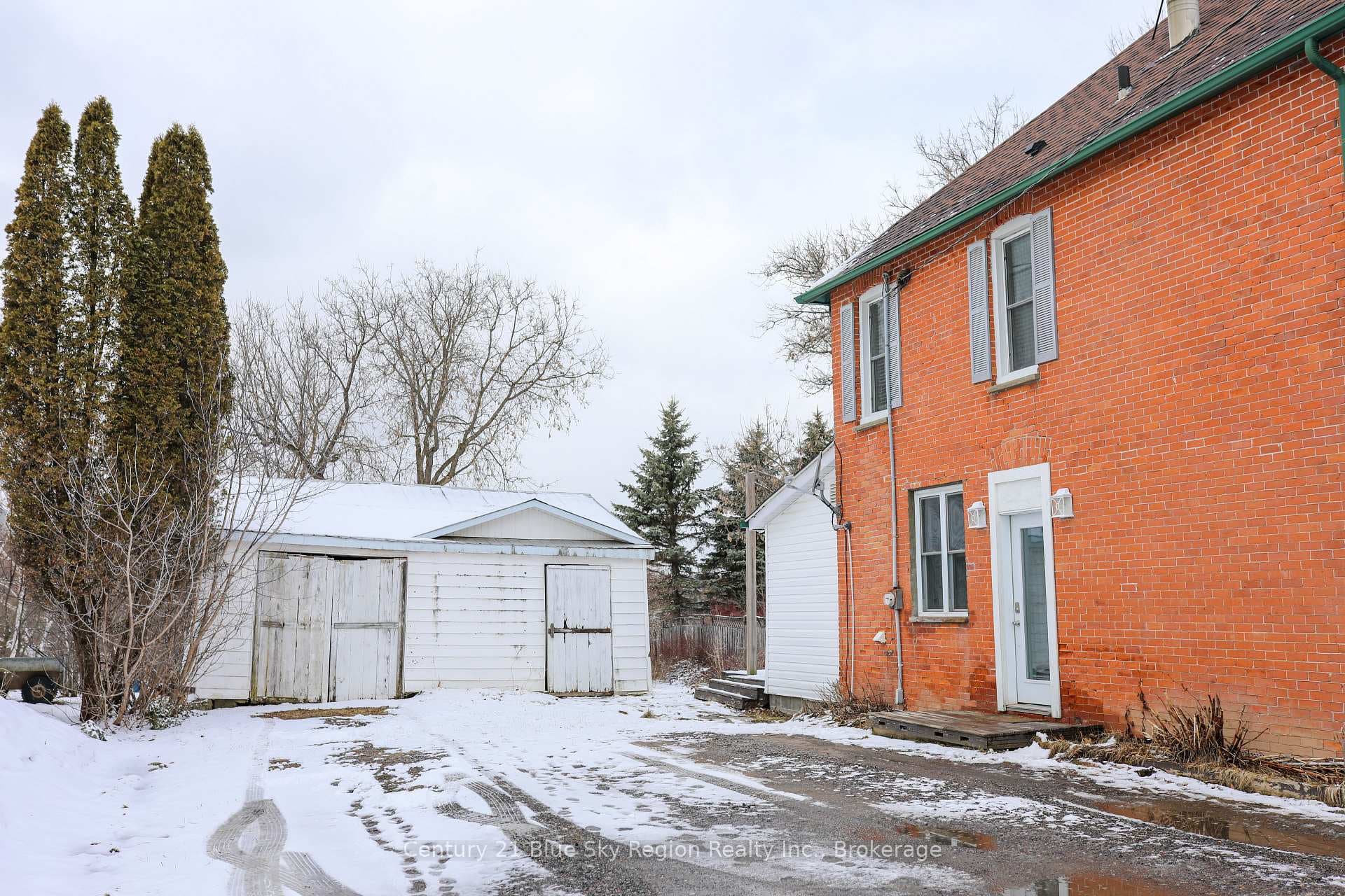 211 Edward Street photo 6