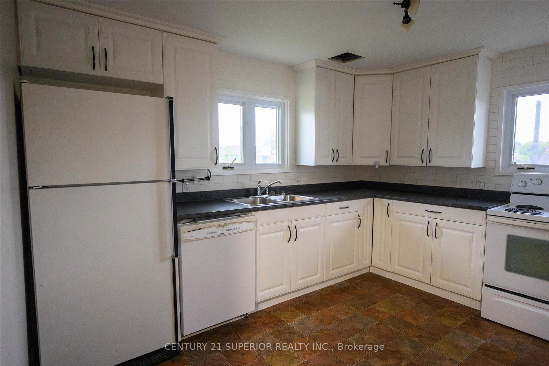 637 Brown Street photo 13