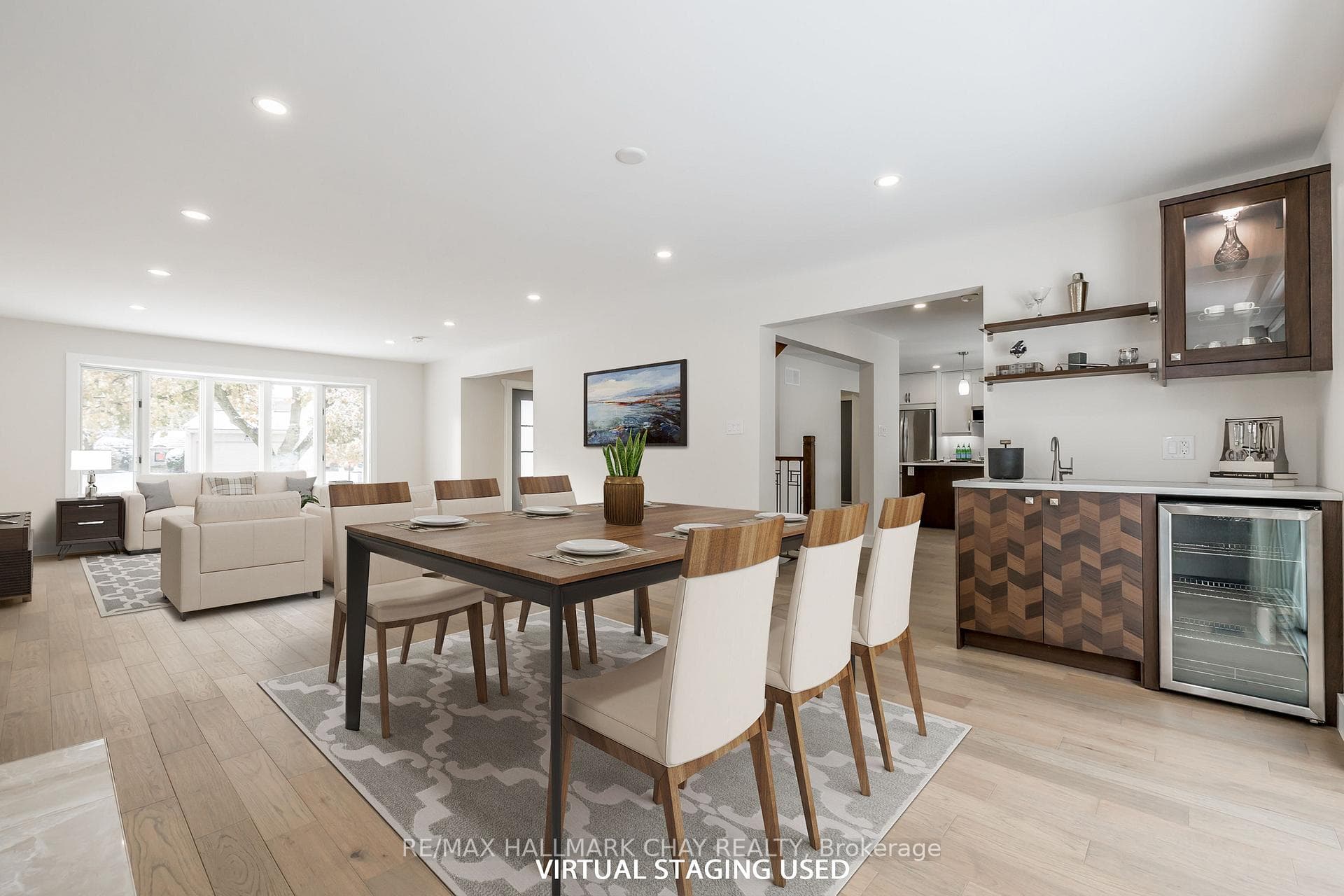 16 Garrett Crescent, Barrie, ON Dining / Living