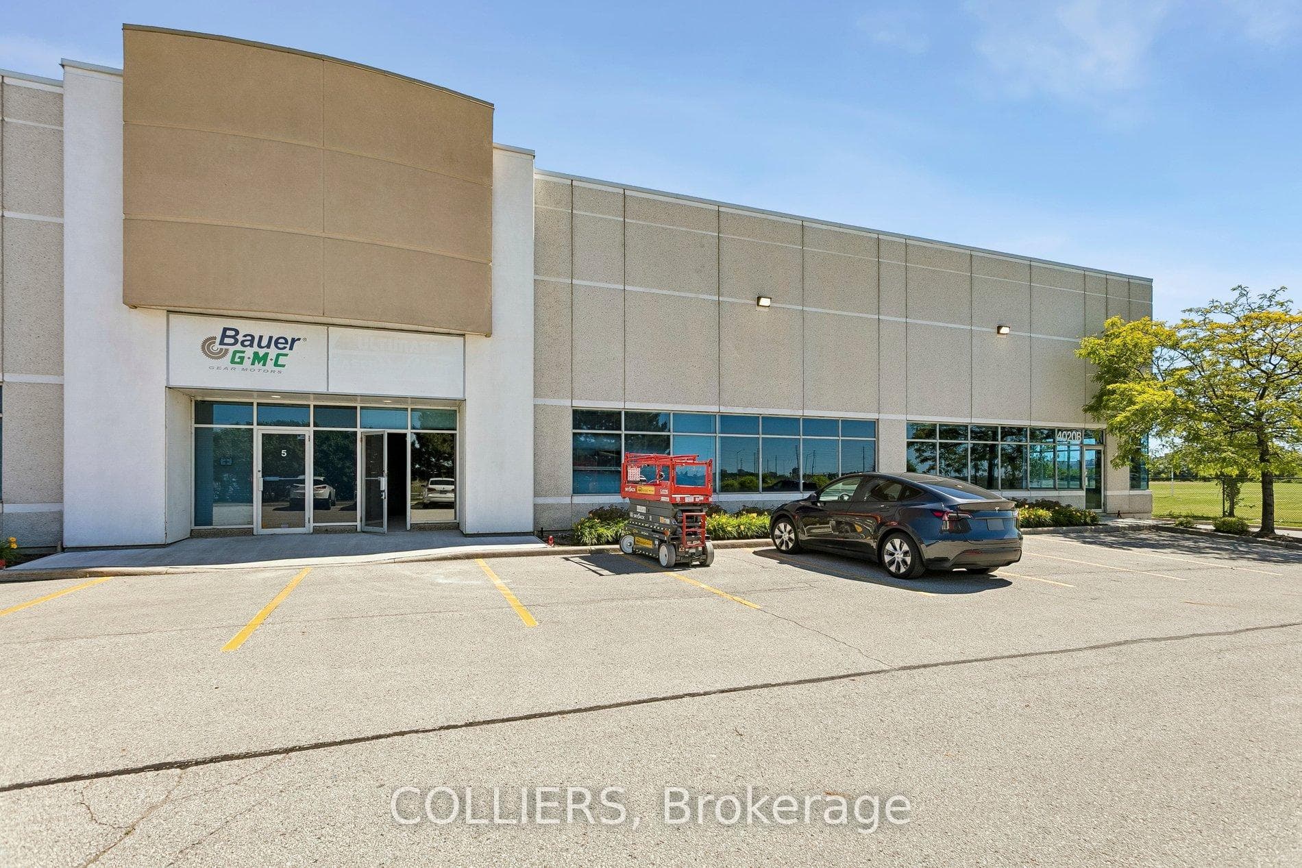 4020B Sladeview Crescent Unit 6 photo 2