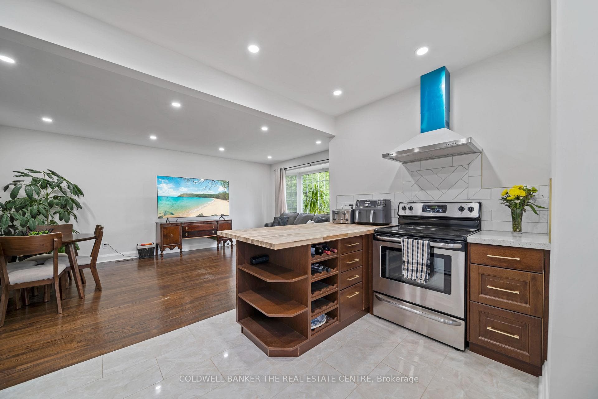 135 Lord Roberts Drive photo 8