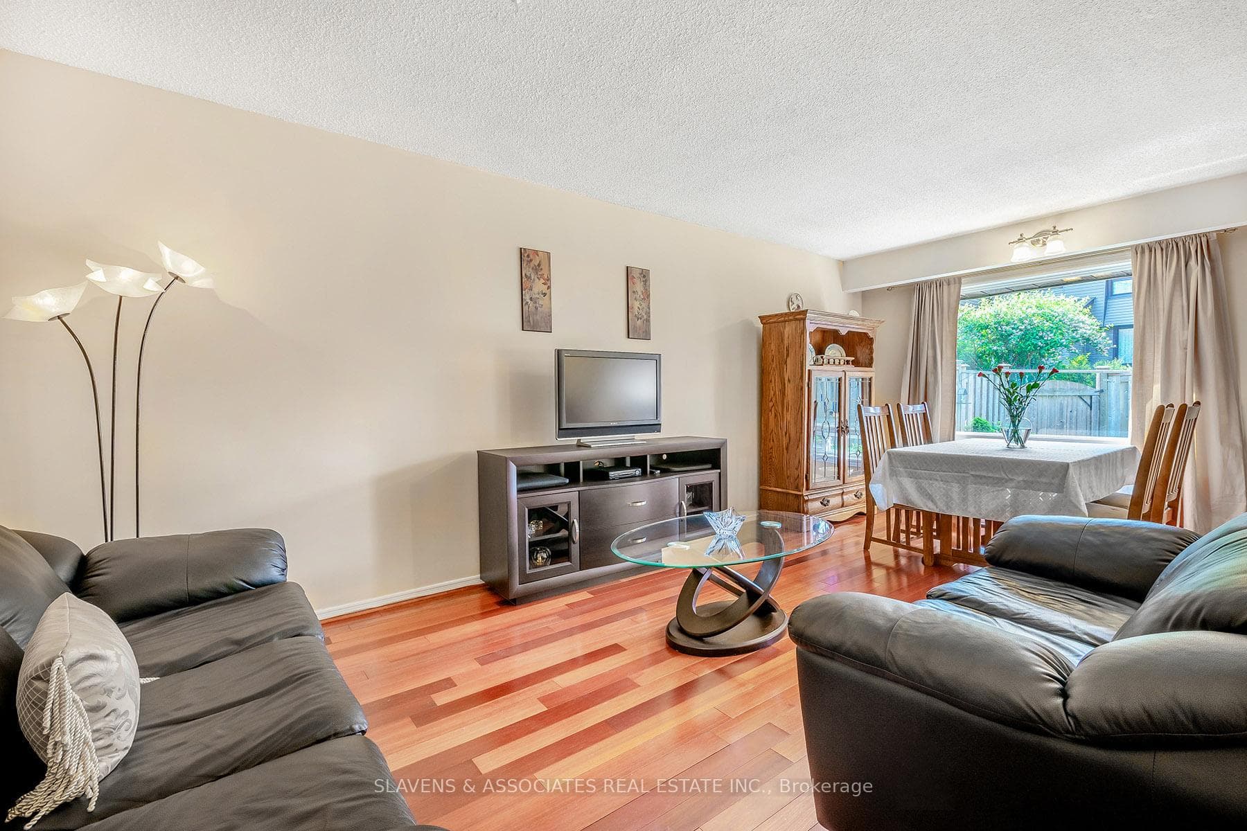 1051 Sandhurst Circle Unit 12 photo 8