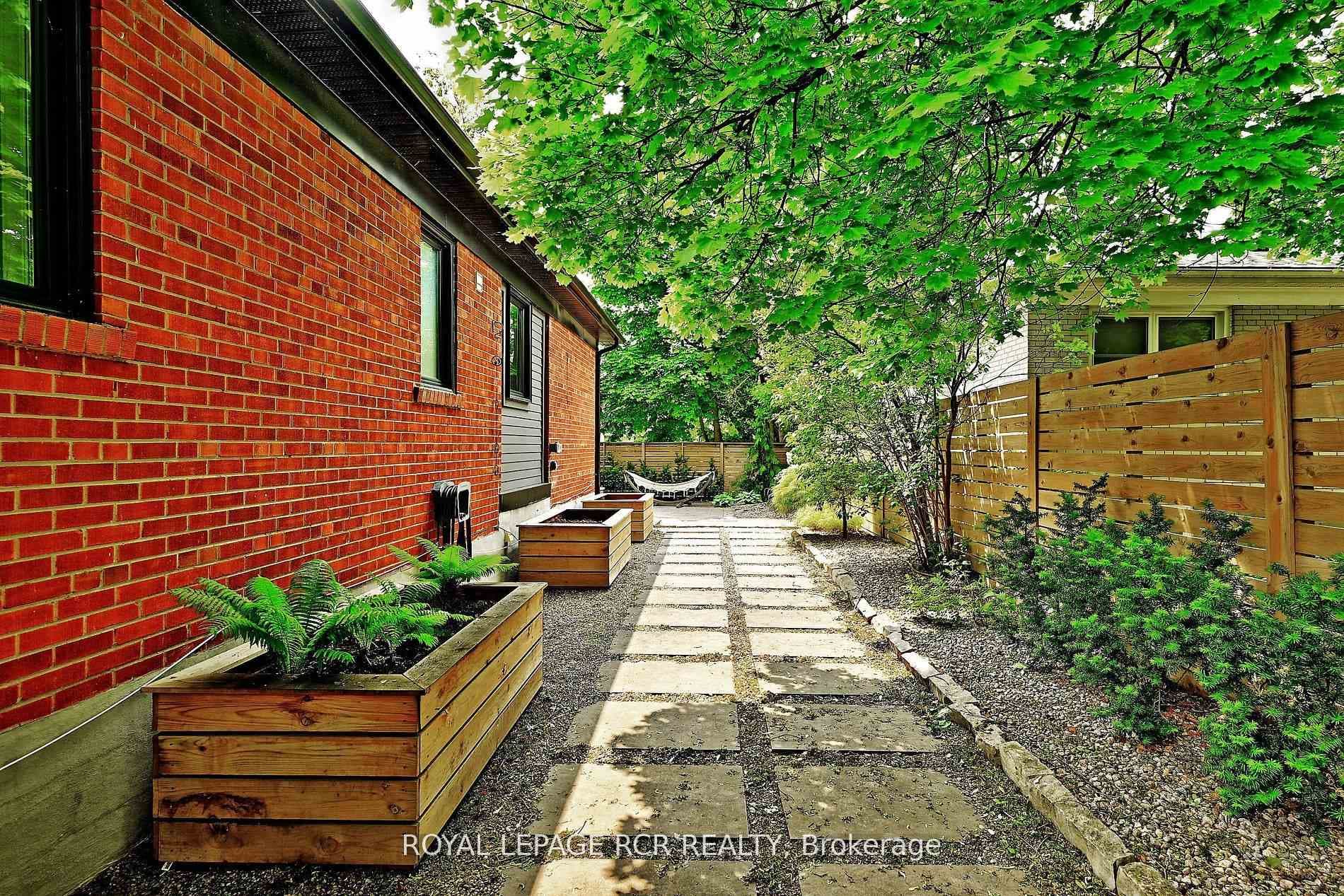 93 Queen Street photo 33
