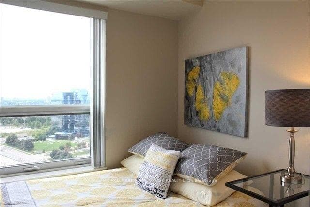 125 Village Green Square Unit 1808 photo 12