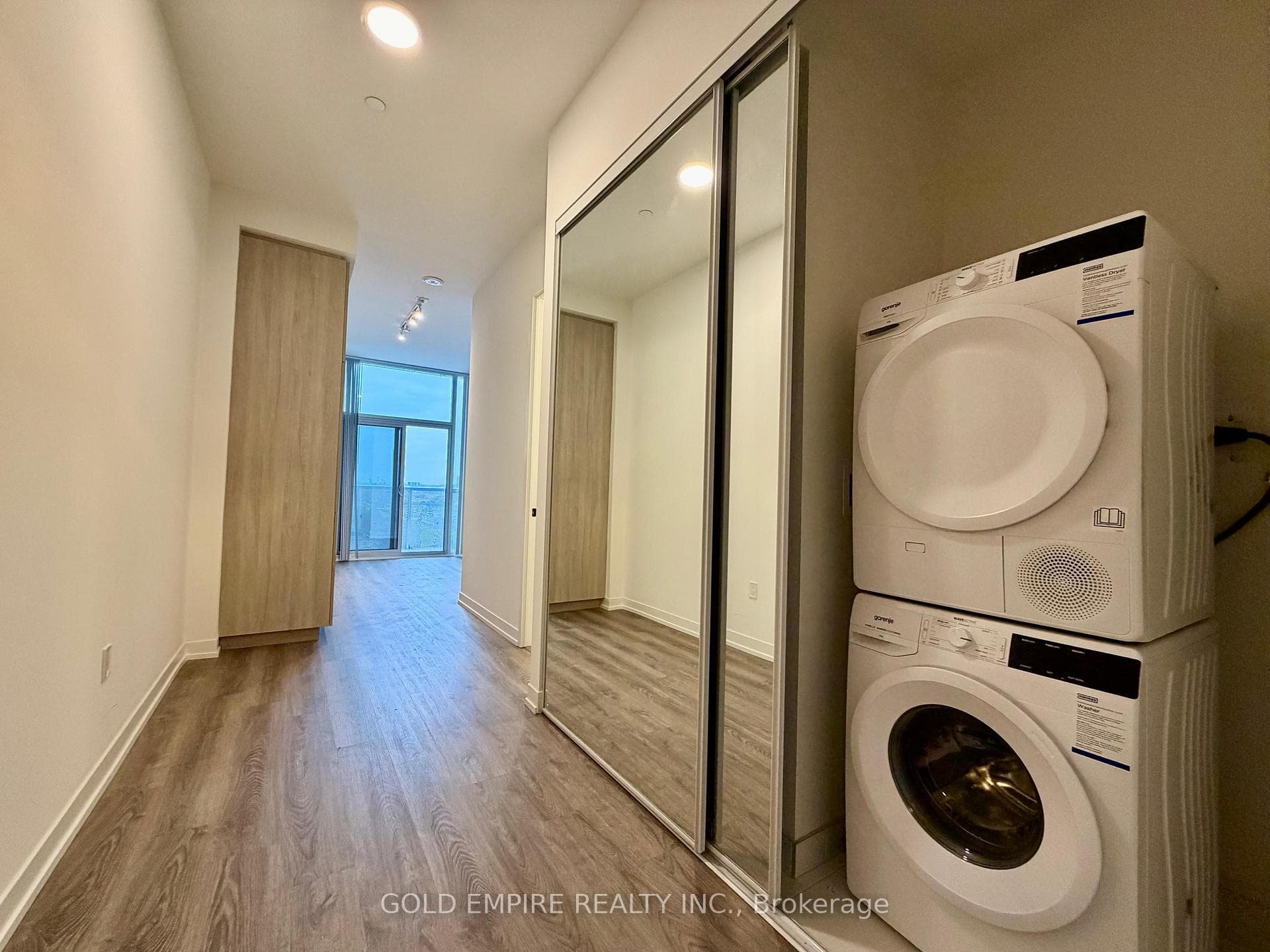 8 INTERCHANGE Way Unit 609 photo 7