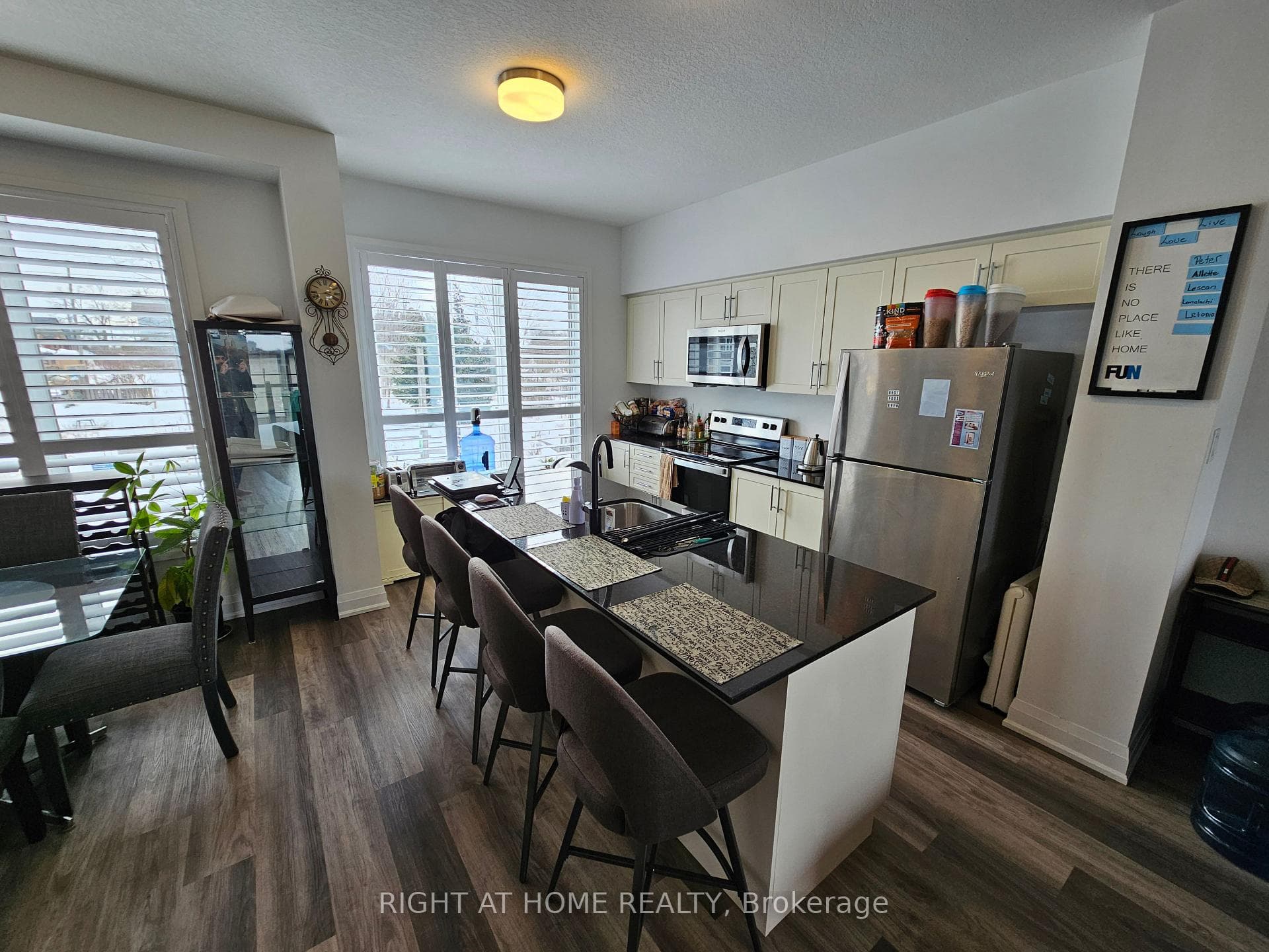 156 Huron Street photo 12