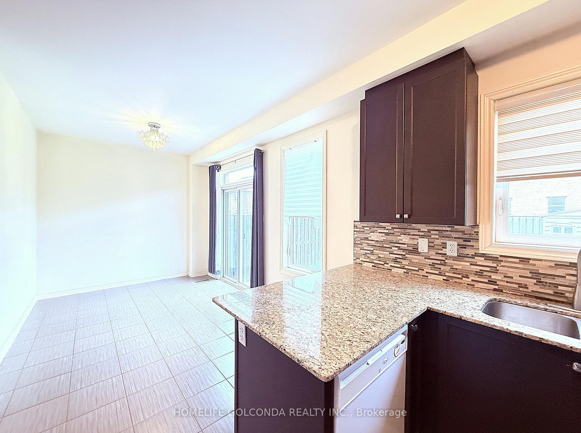 21 Chokecherry Crescent photo 8