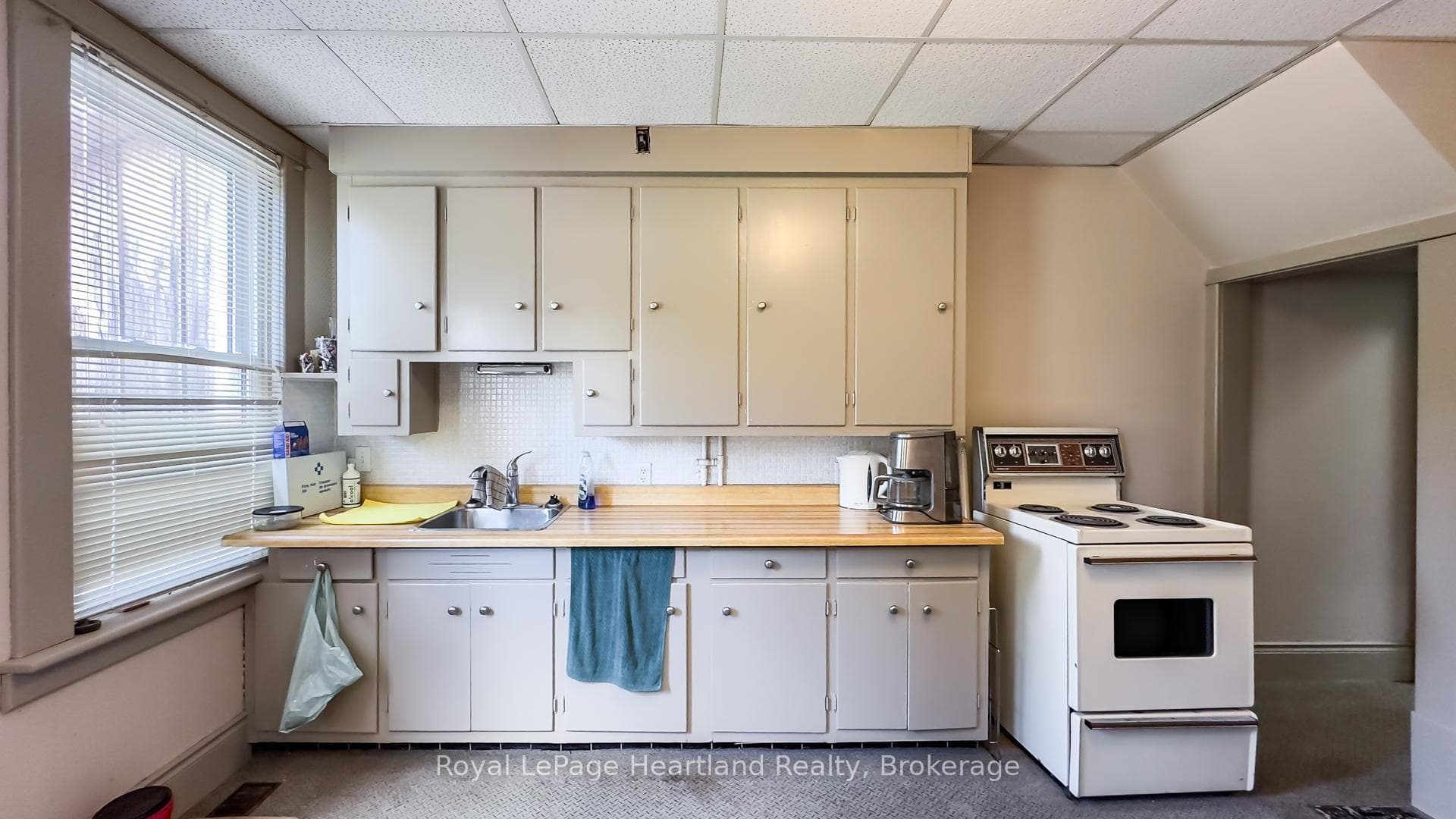 401 QUEEN Street photo 32