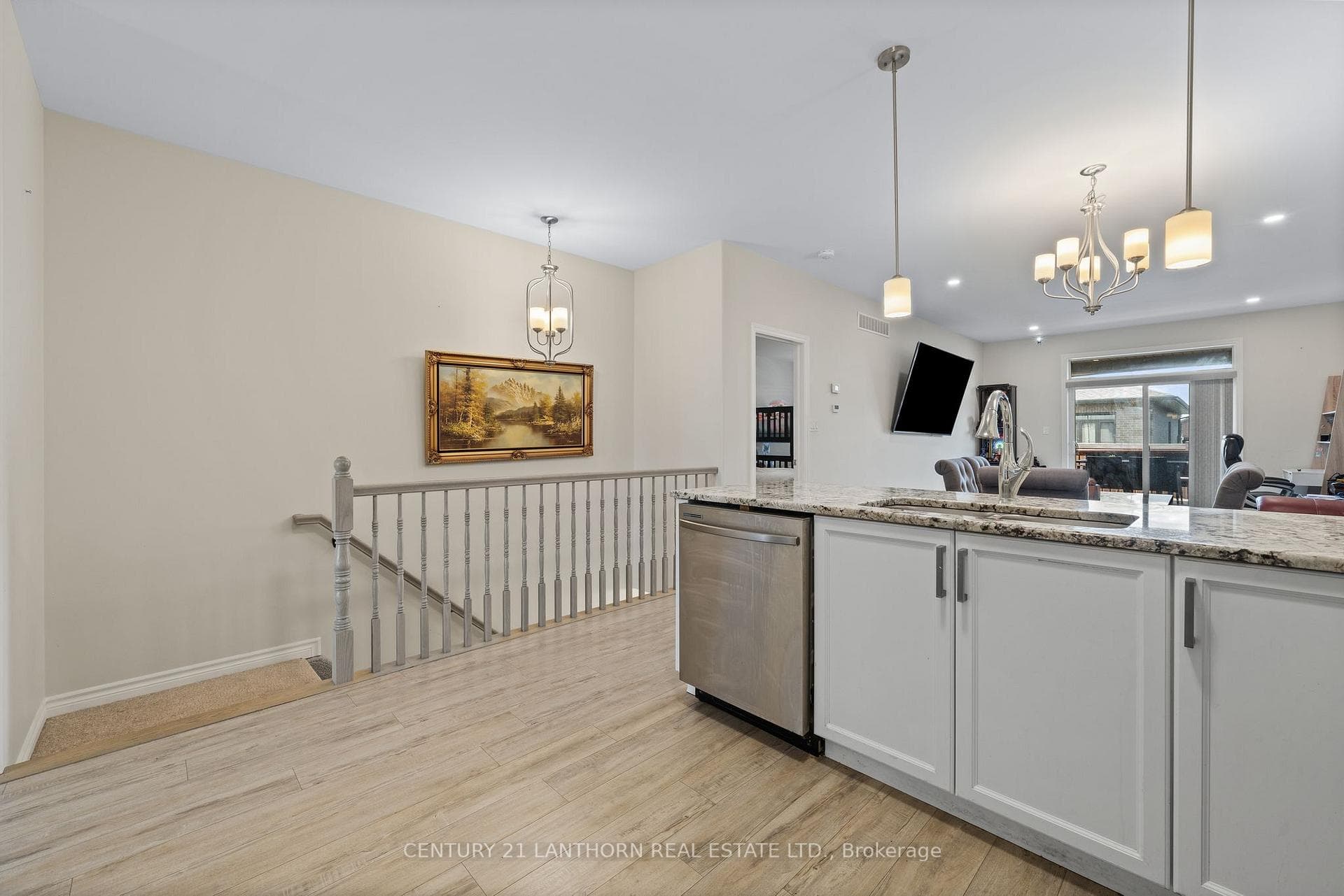 90 Covington Crescent photo 6