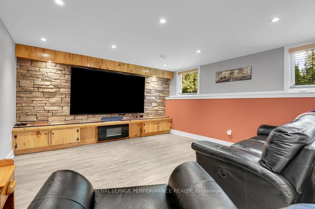 8040 Iveson Drive photo 26