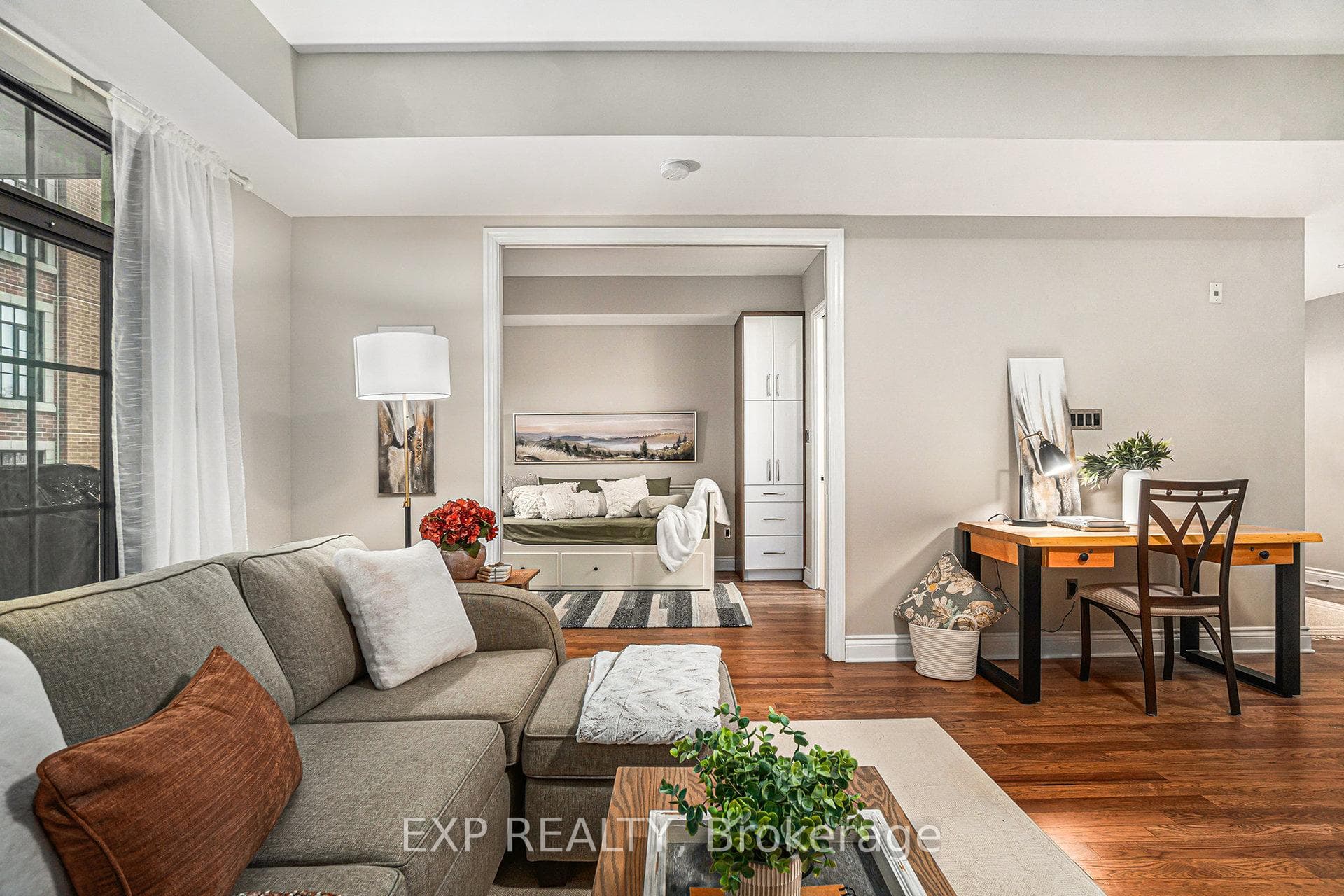 327 Breezehill Avenue Unit 403 photo 11