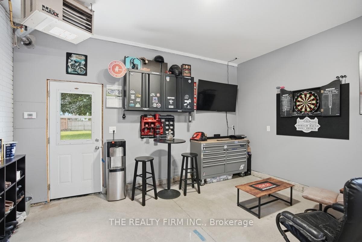 187 Byron Street photo 33