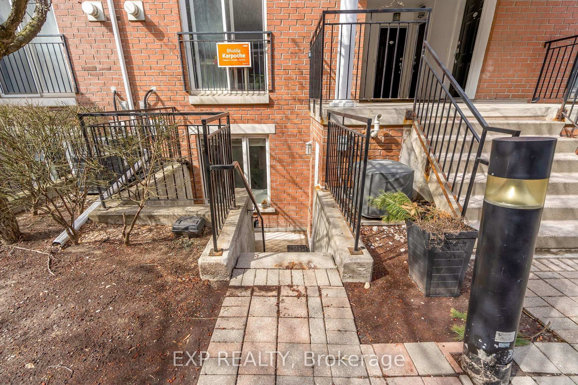 18 Laidlaw Street Unit 1017 photo 5