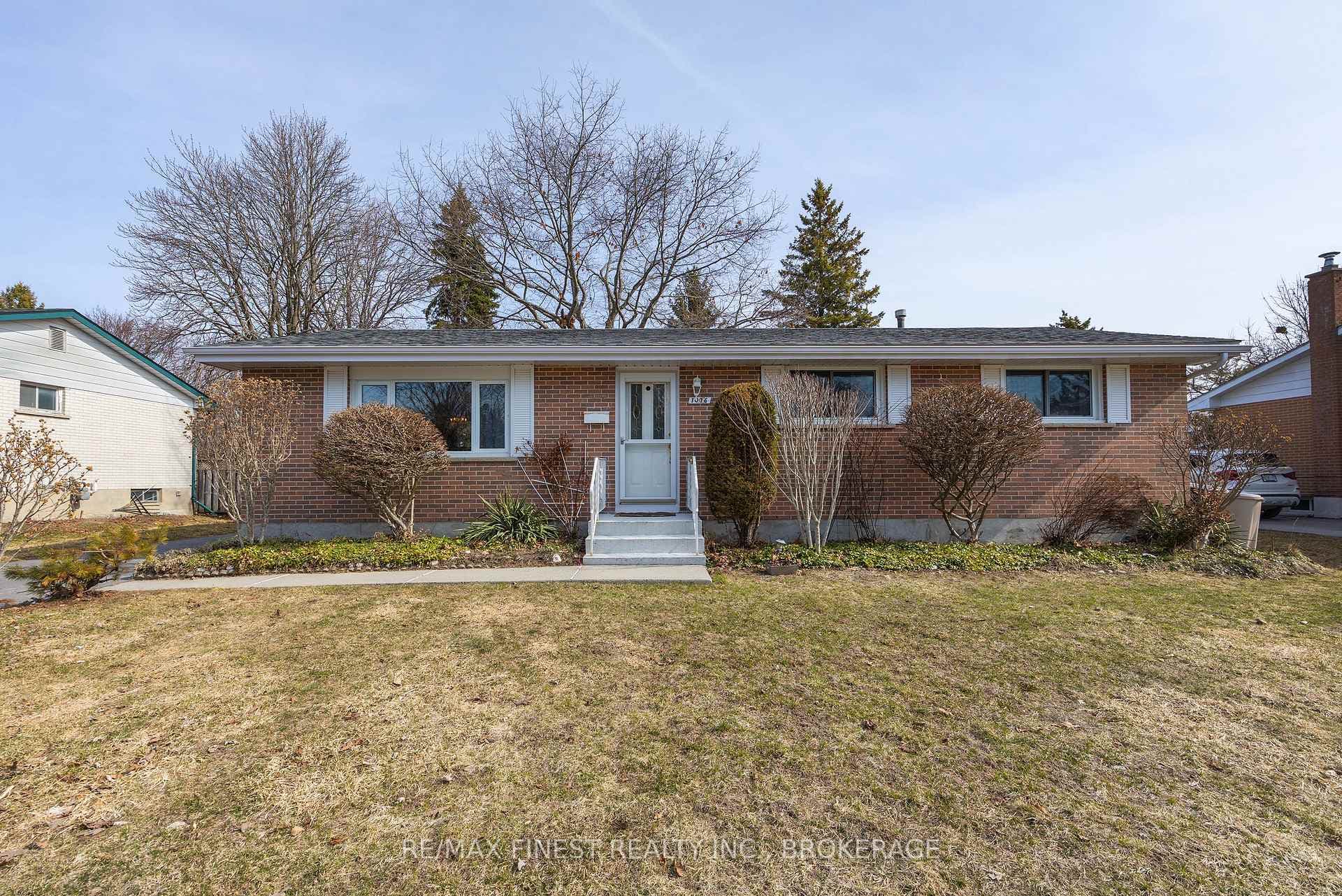 1076 Lincoln Drive photo 4