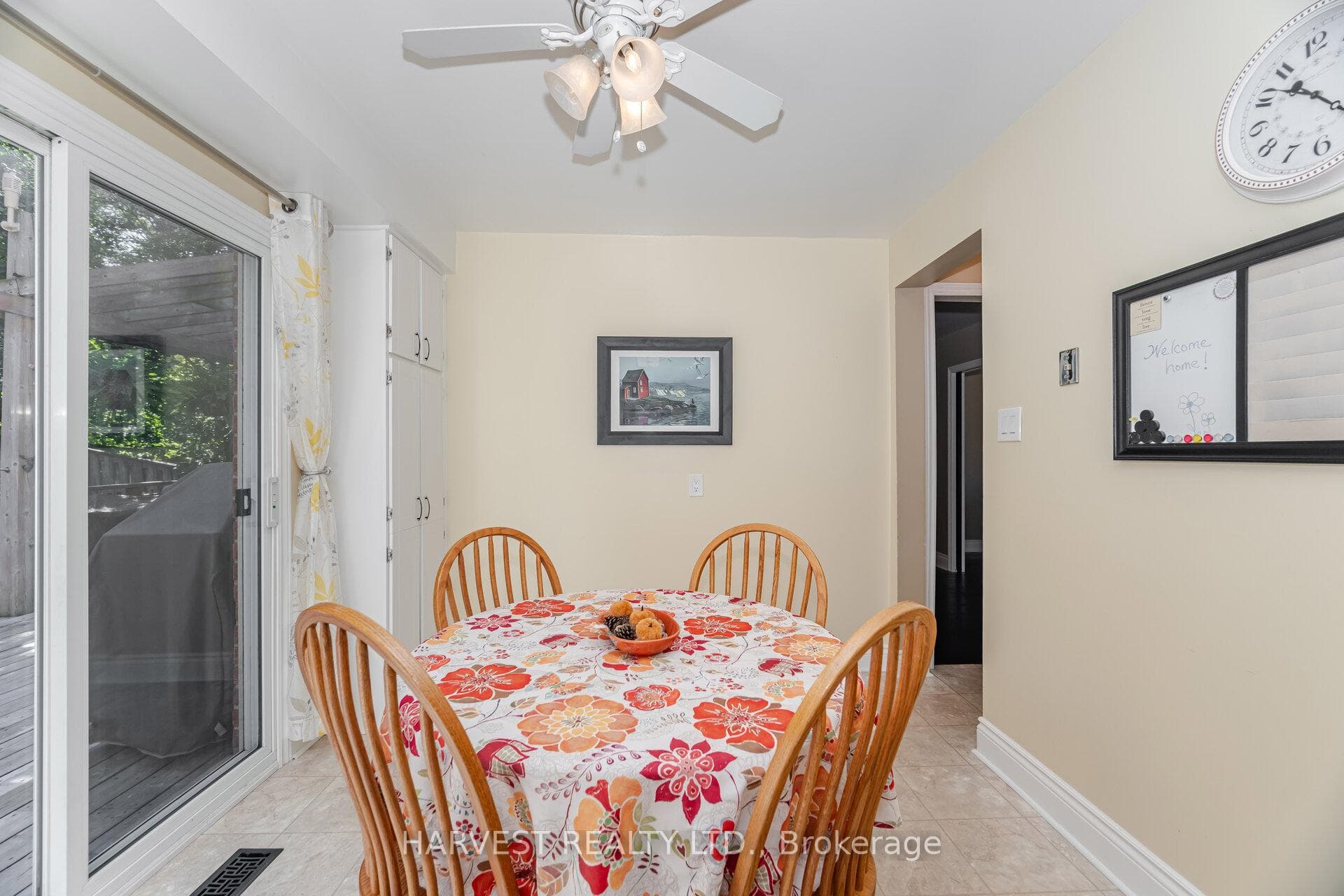 354 Darlington Crescent photo 13