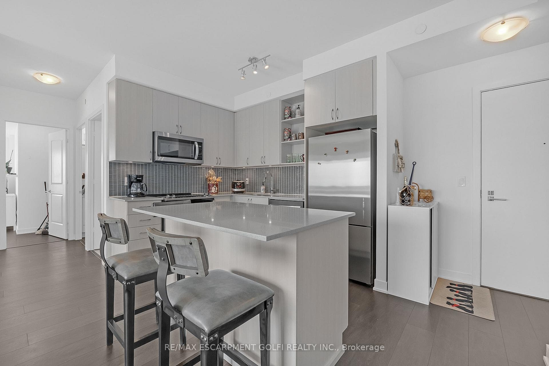 4655 Glen Erin Drive Unit 1408 photo 9