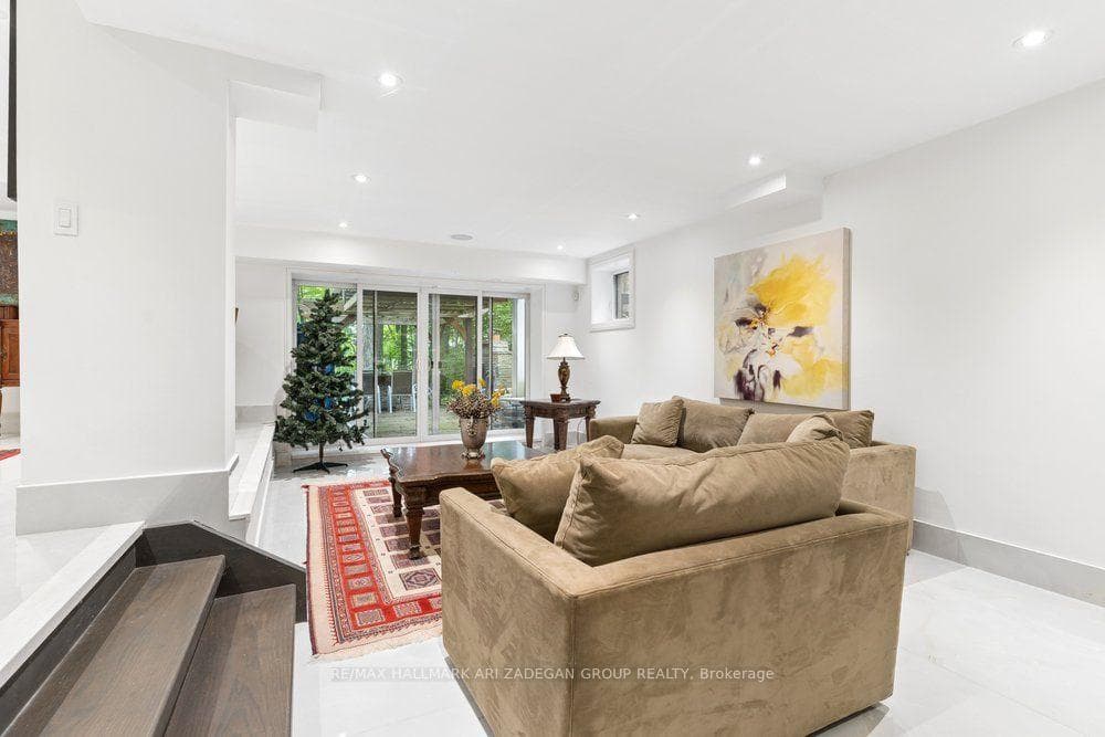 150 Sandringham Drive Unit . photo 44