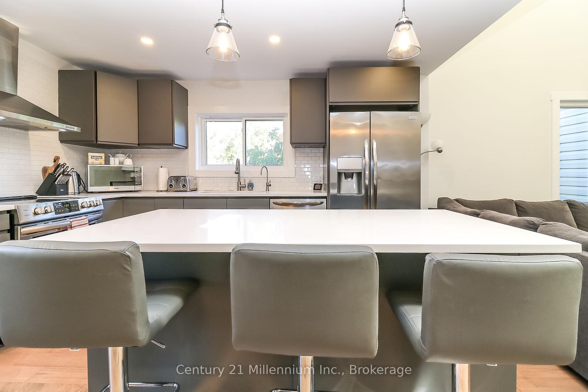 194 Escarpment Crescent photo 11