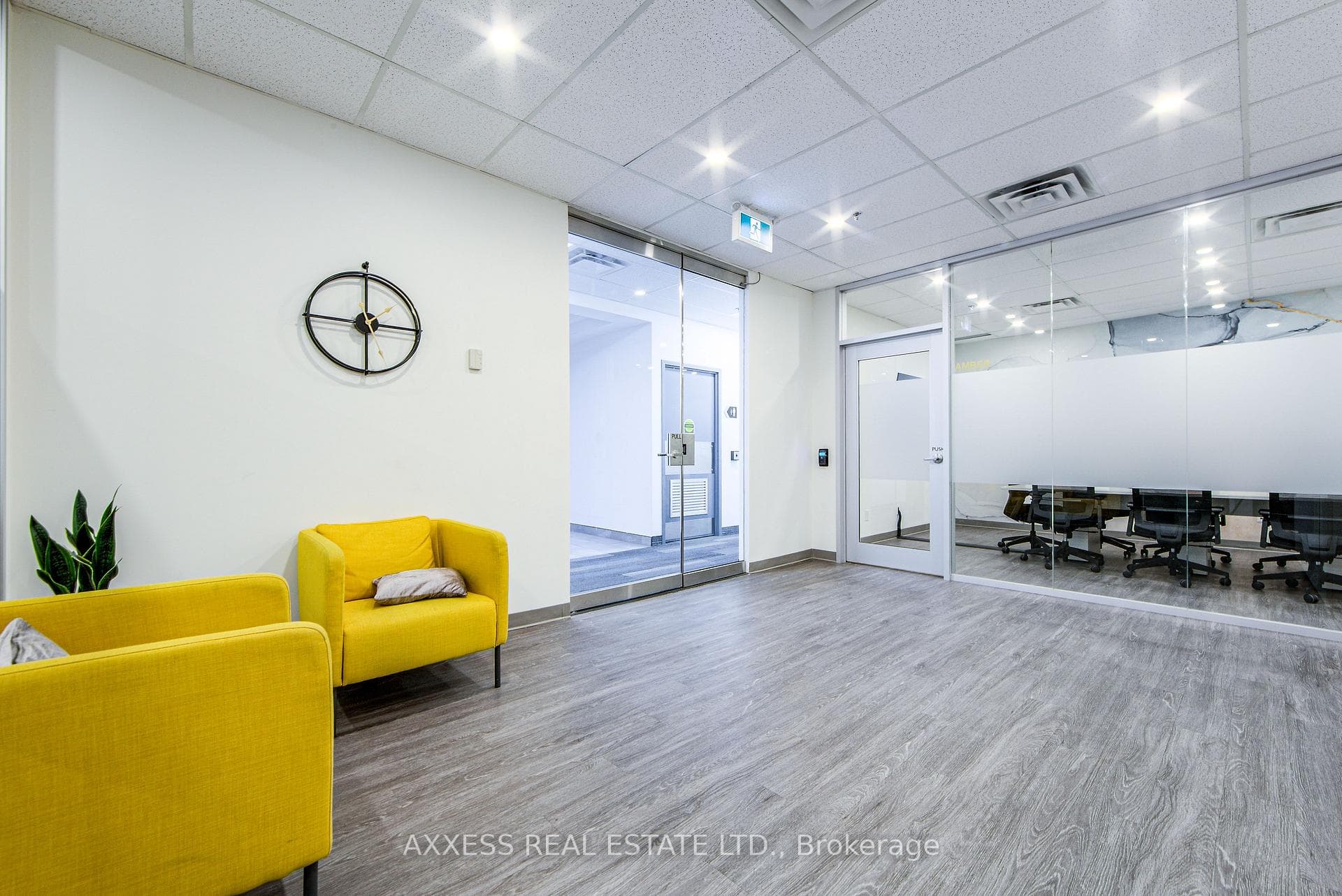 30 Eglinton Avenue Unit 400 photo 3