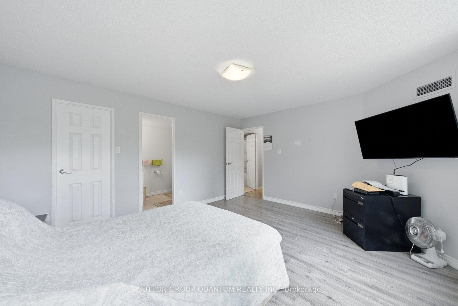 3650 Kaneff Crescent Unit 304 photo 21
