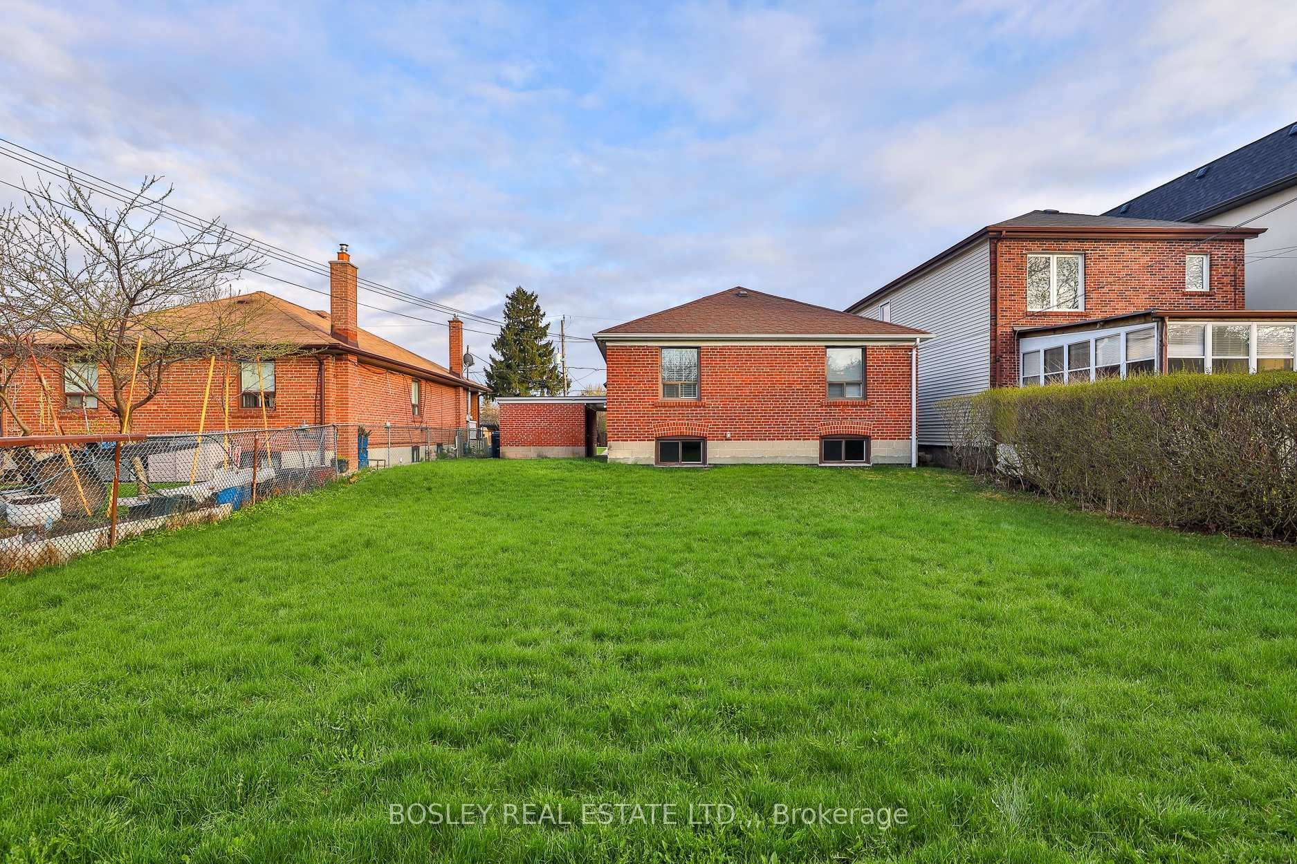 136 Regina Avenue photo 45