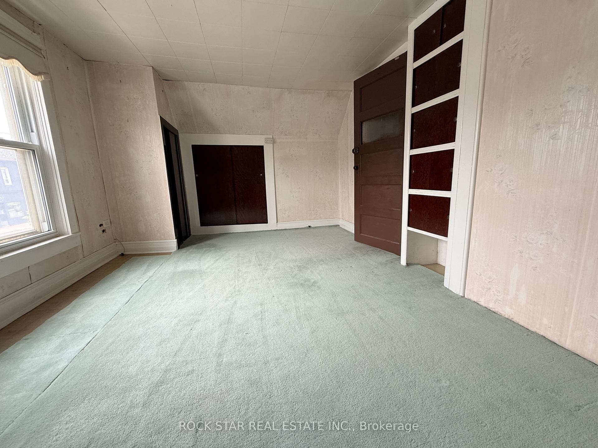 2nd floor bedroom