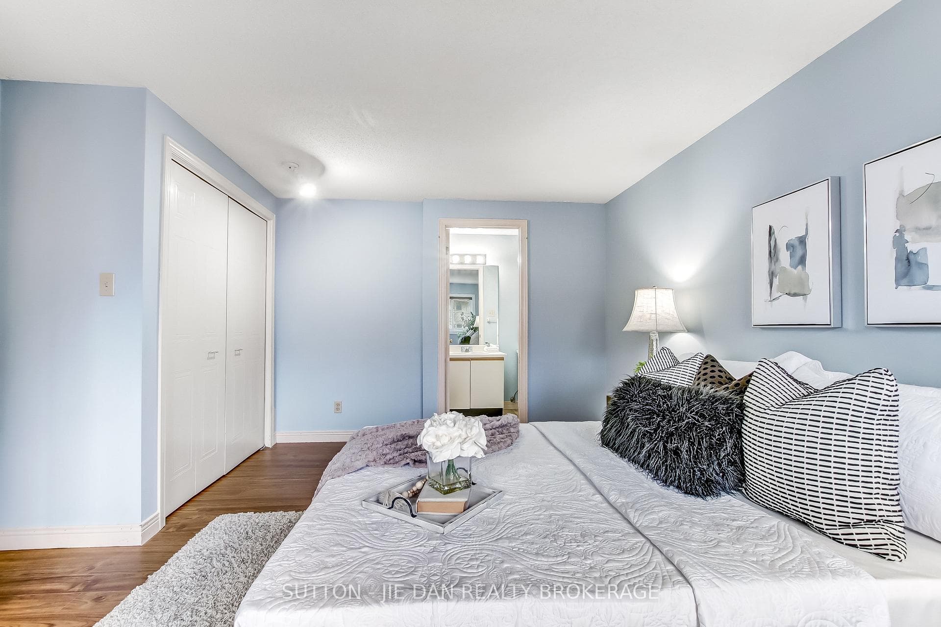 683 WINDERMERE Road Unit 30 photo 14