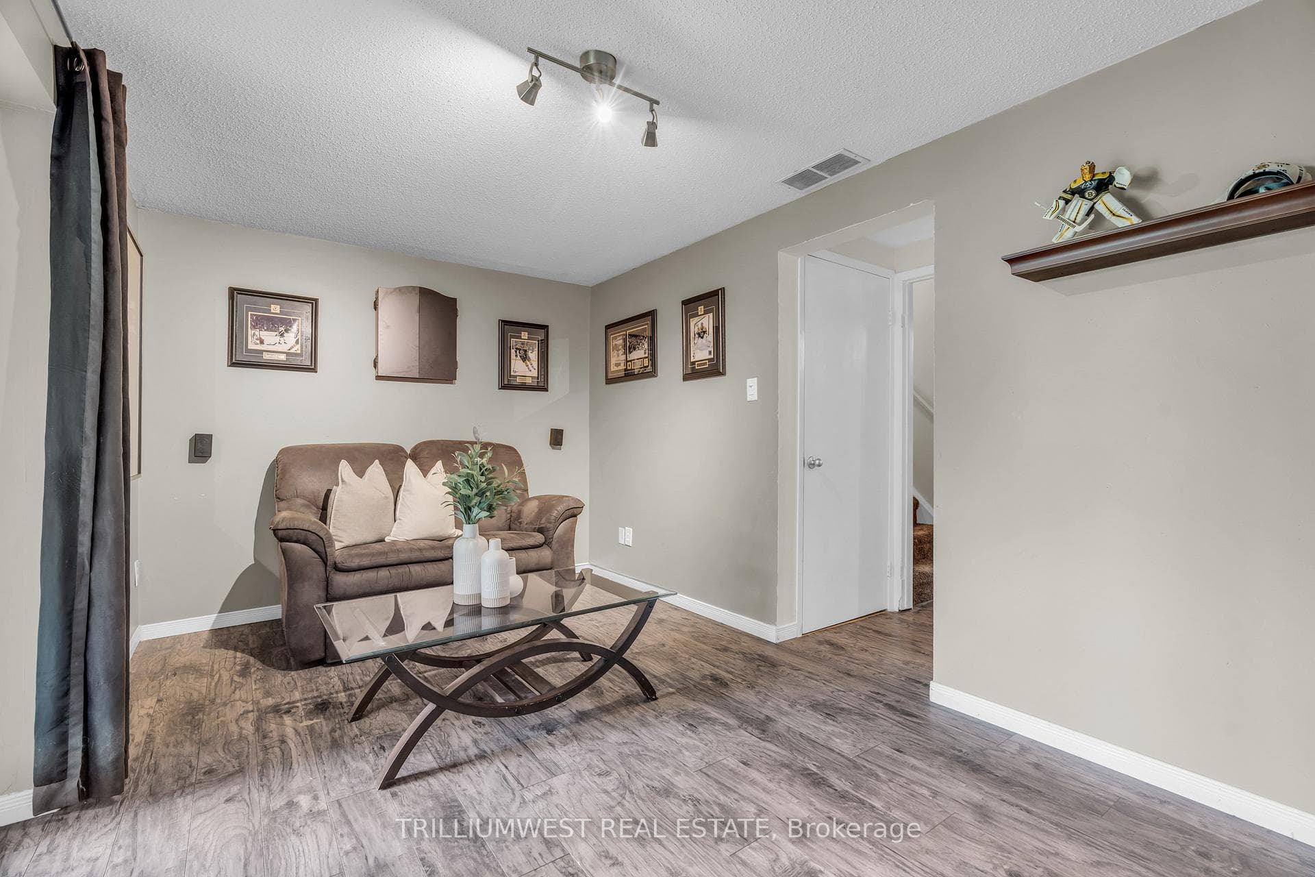 70 Montana Crescent photo 25