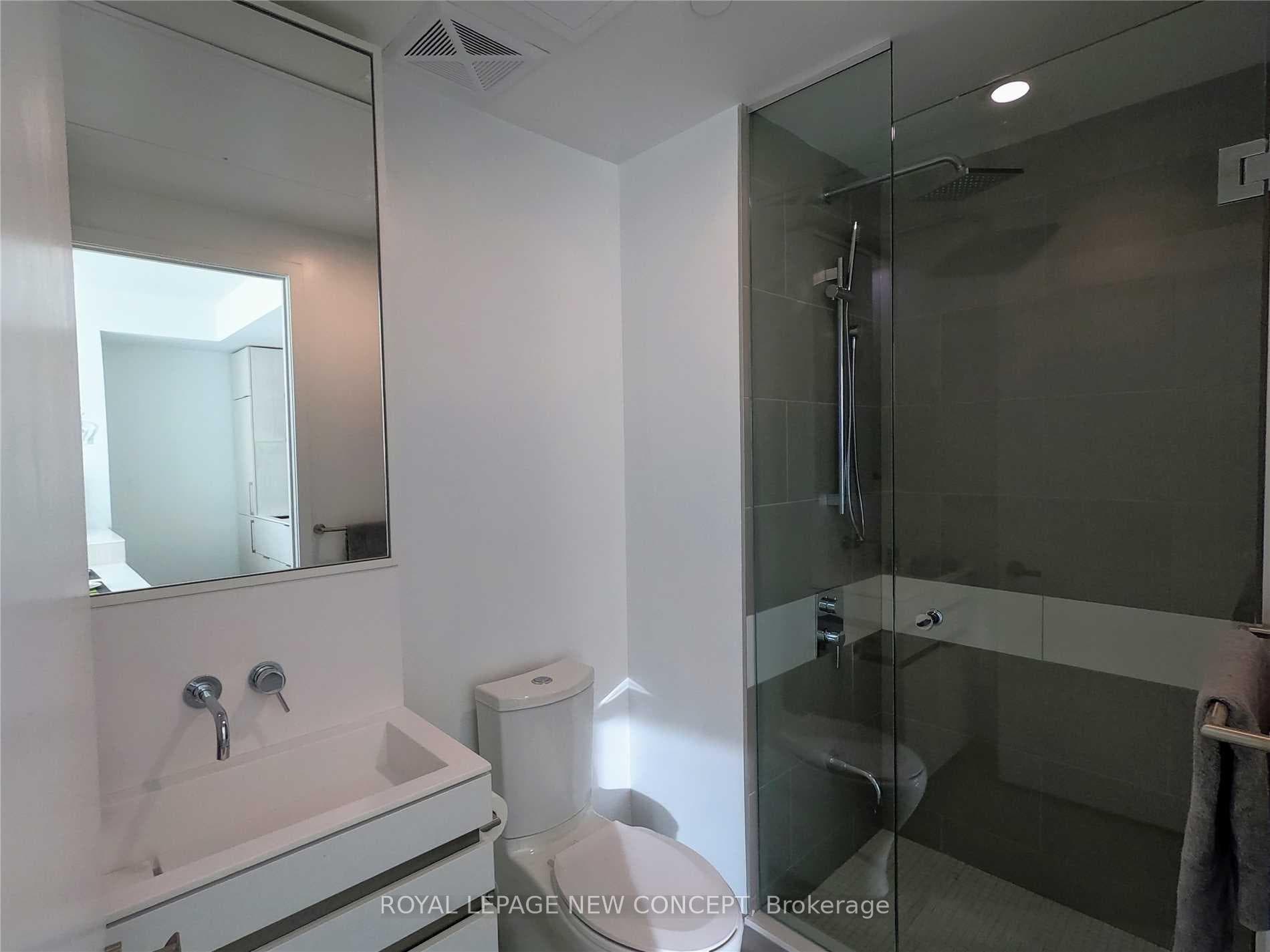 197 Yonge Street Unit 1613 photo 11