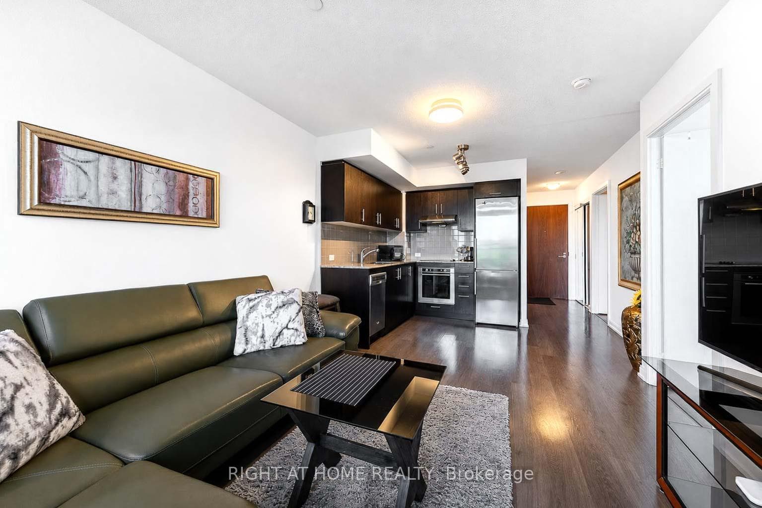 255 Village Green Square Unit 606 photo 14