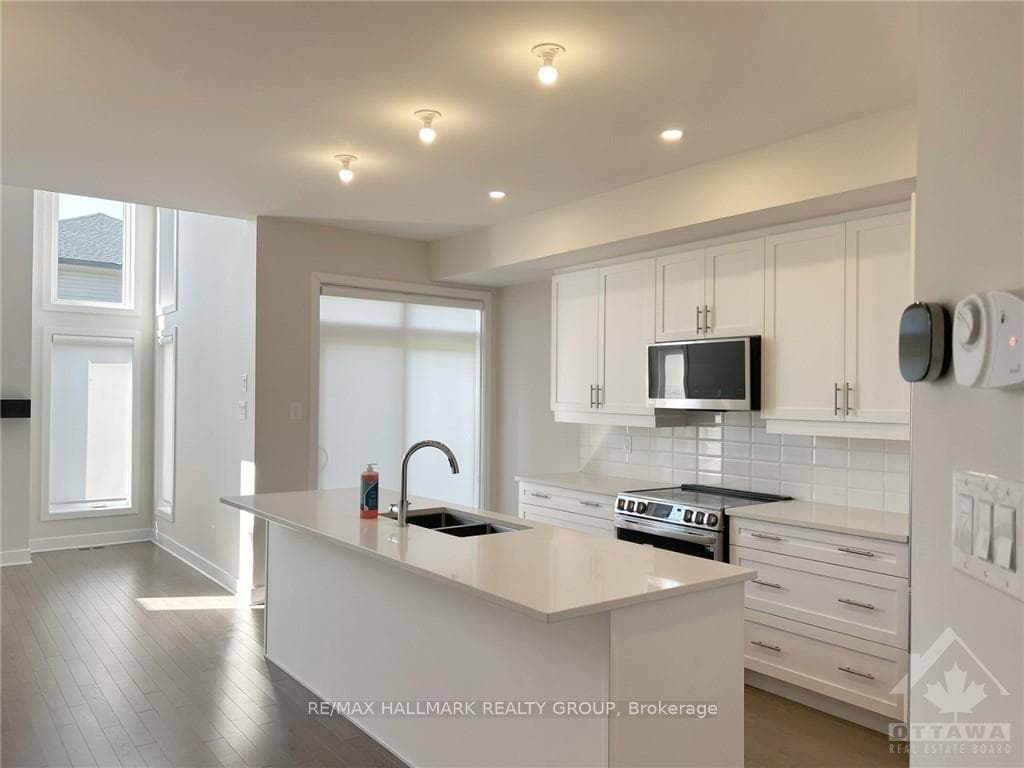 968 ACOUSTIC Way photo 6