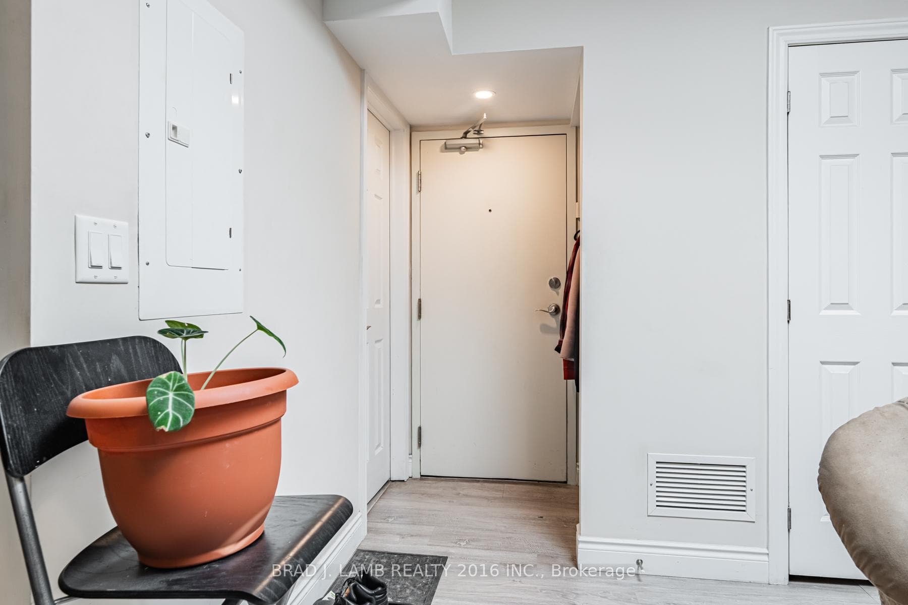 2904A Danforth Avenue Unit 3 photo 16