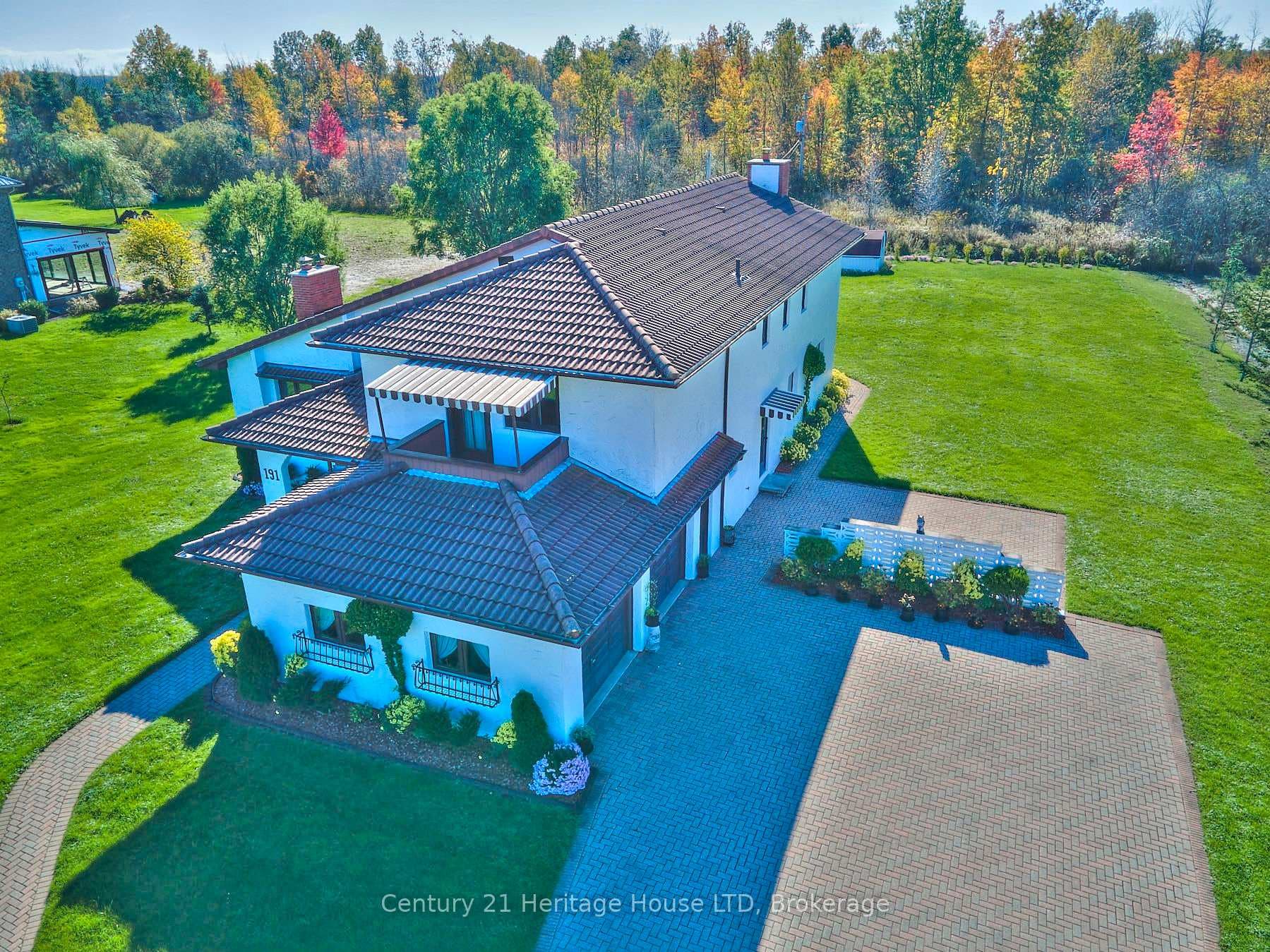 191 Cairns Crescent photo 42