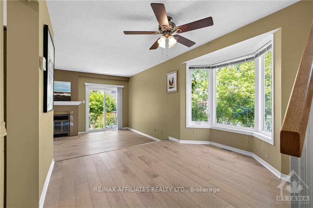 1 MAPLE RIDGE Crescent Unit G photo 5
