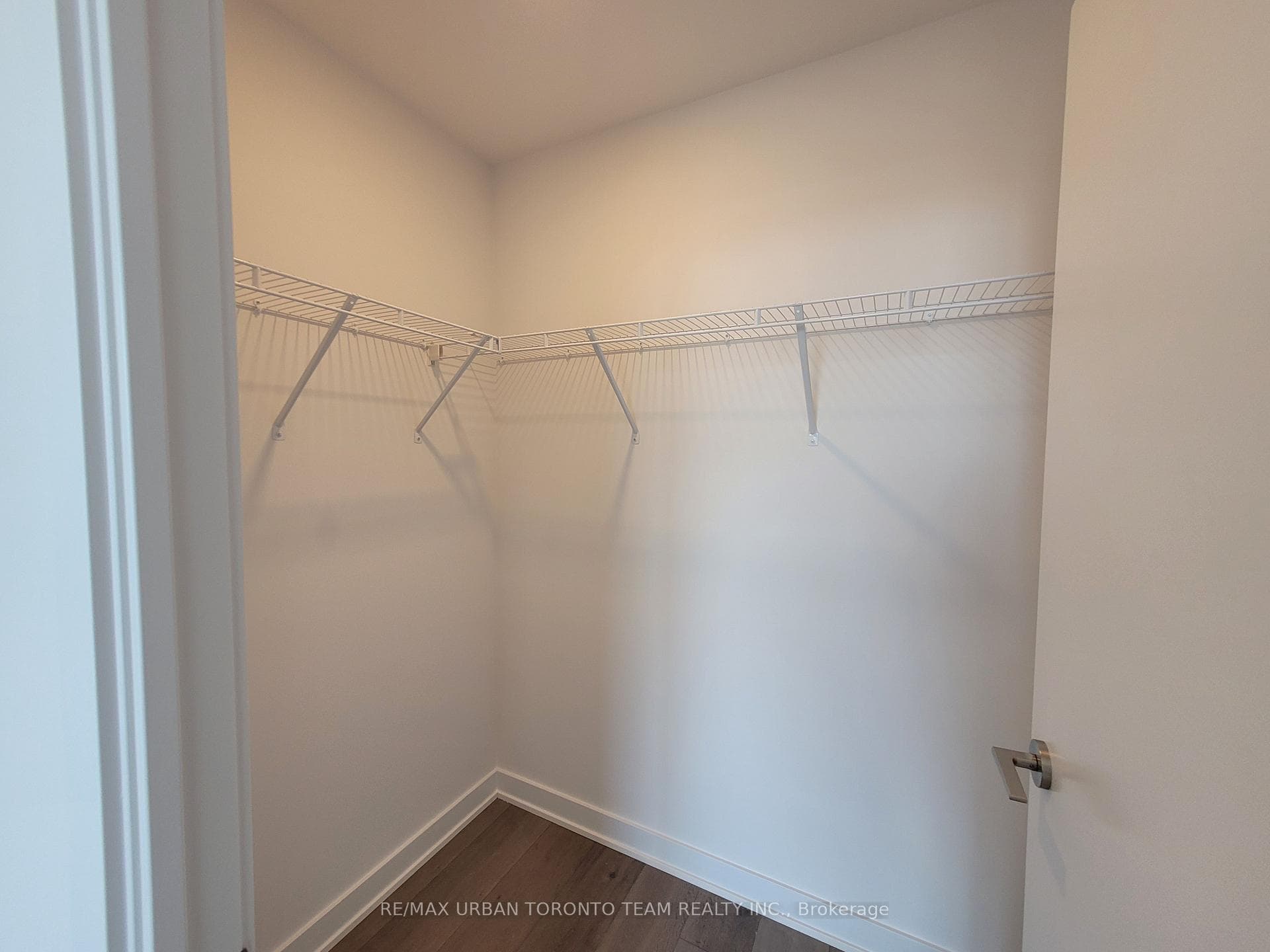 60 Honeycrisp Crescent Unit 1210 photo 5
